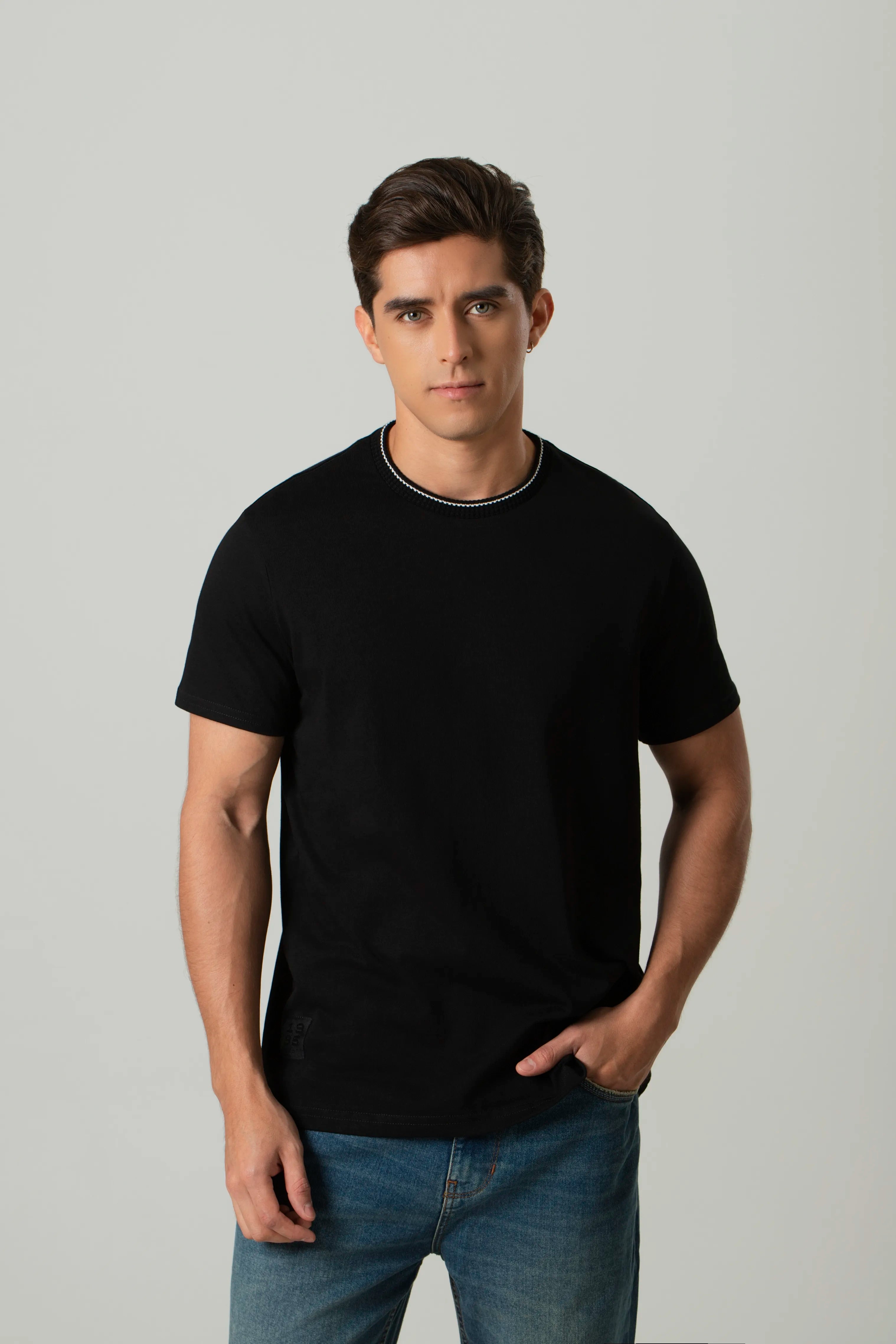 CAMISETA MANGA CORTA COLOR NEGRO