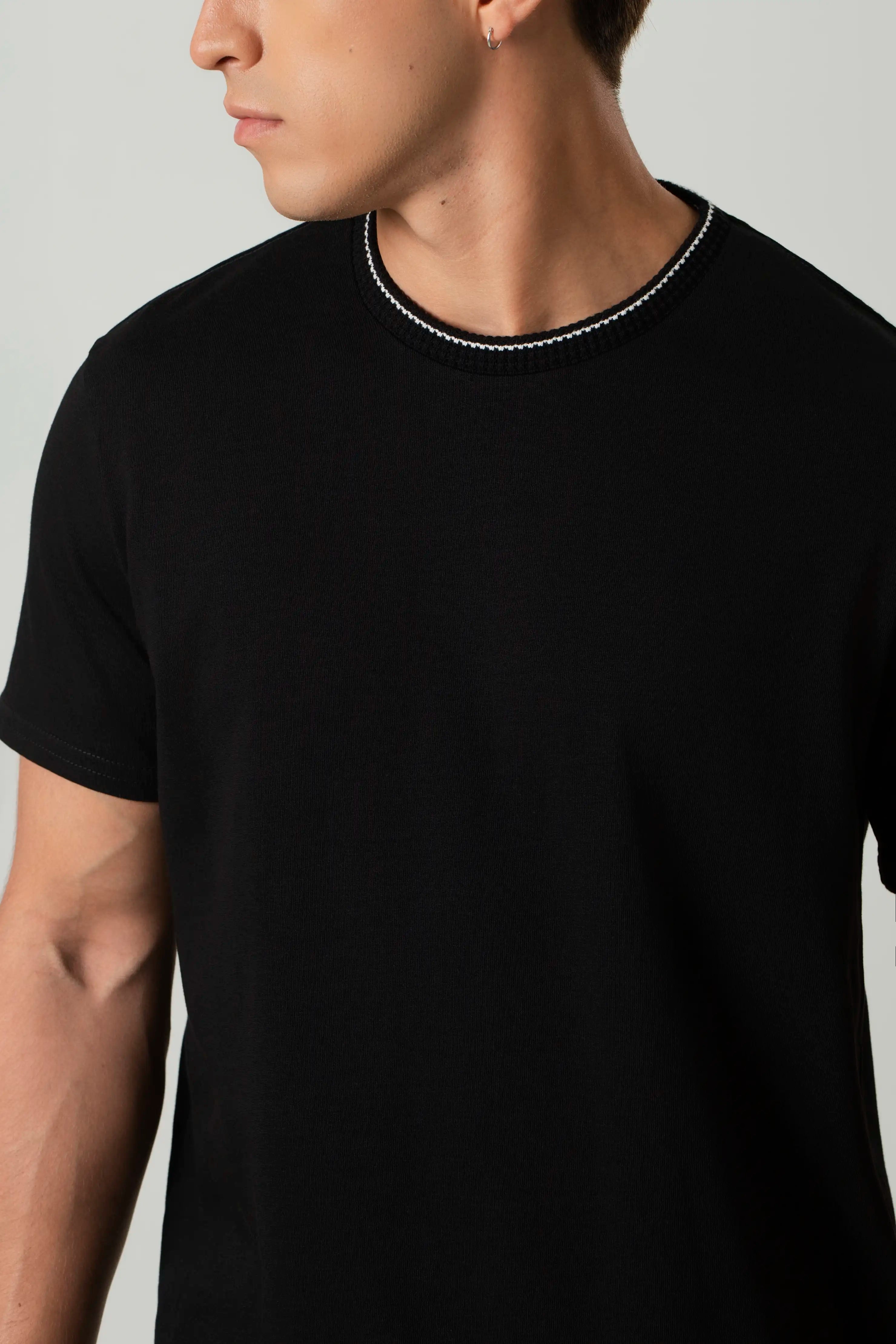 CAMISETA MANGA CORTA COLOR NEGRO