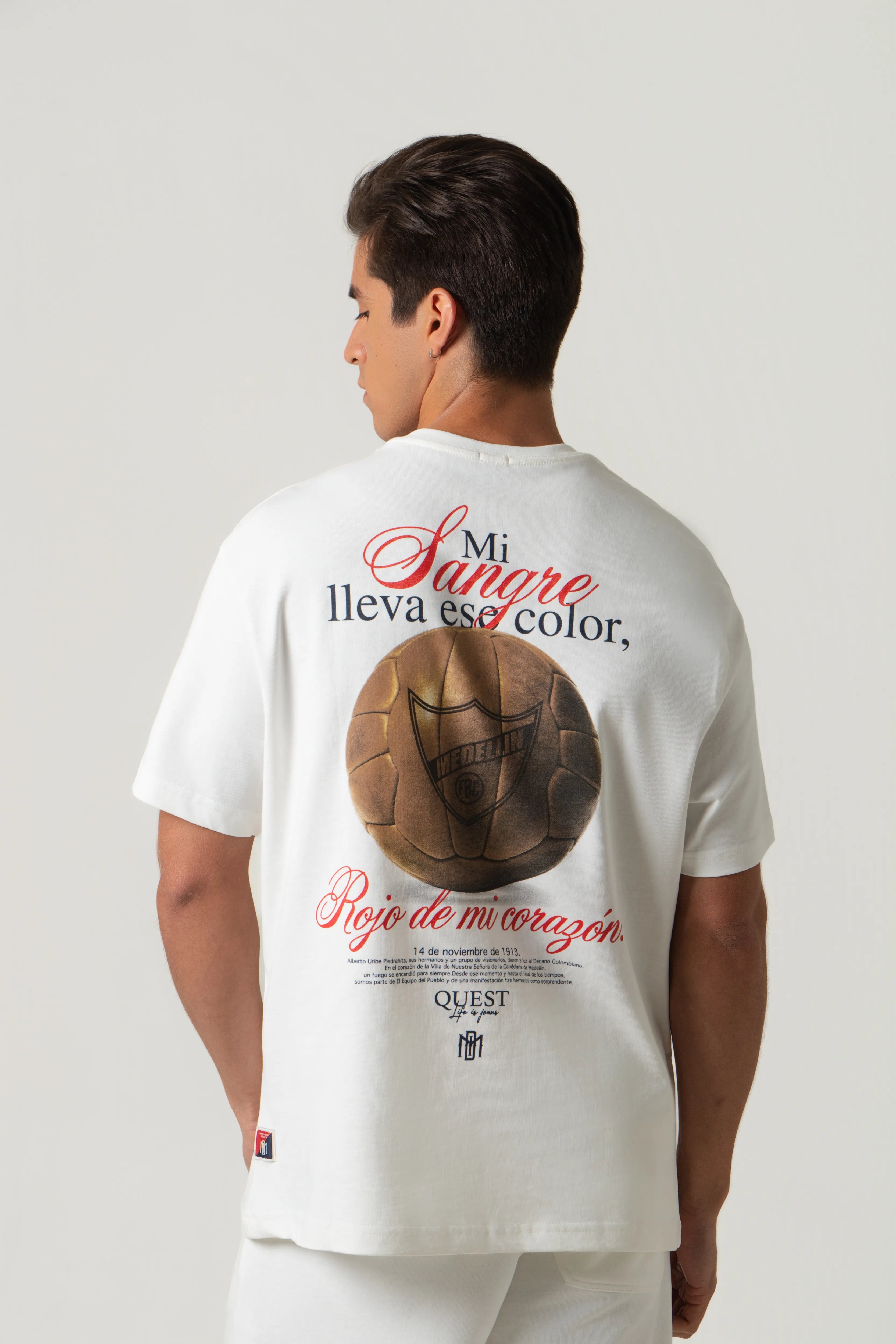 CAMISETA LOOSE CON ESTAMPADO LOCALIZADO DIM