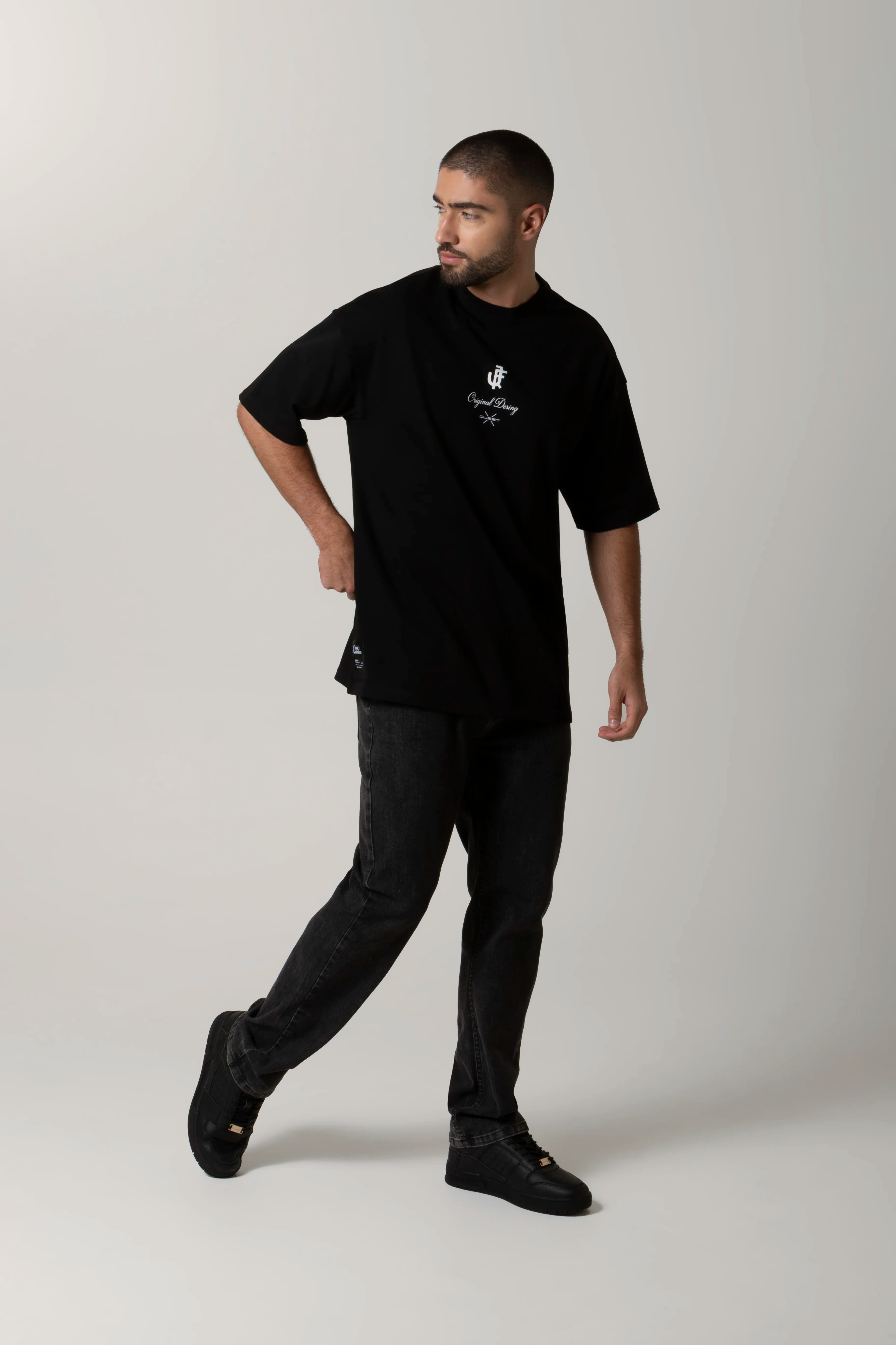 CAMISETA MANGA CORTA COLOR NEGRO