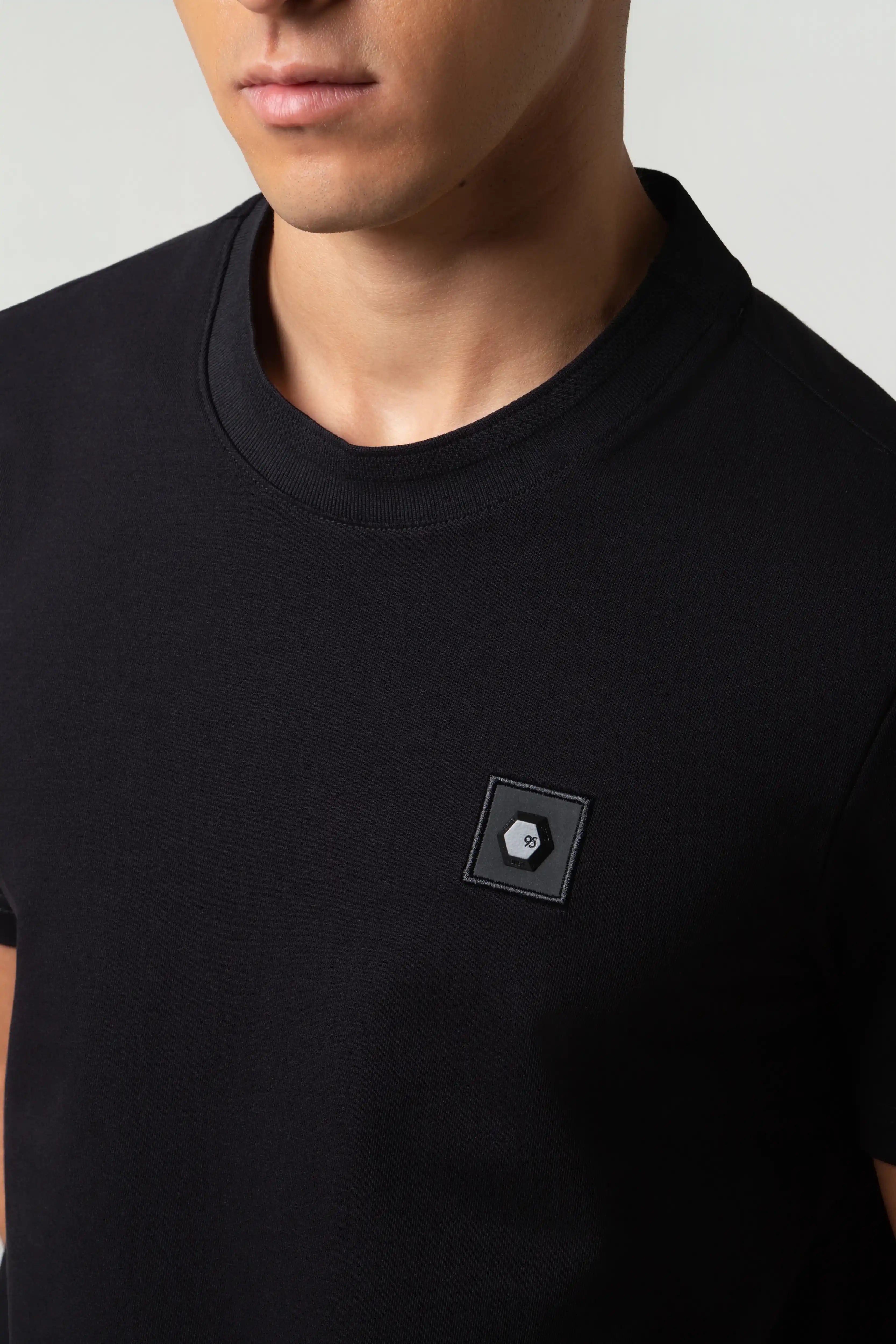 CAMISETA PREMIUM MANGA CORTA COLOR NEGRO