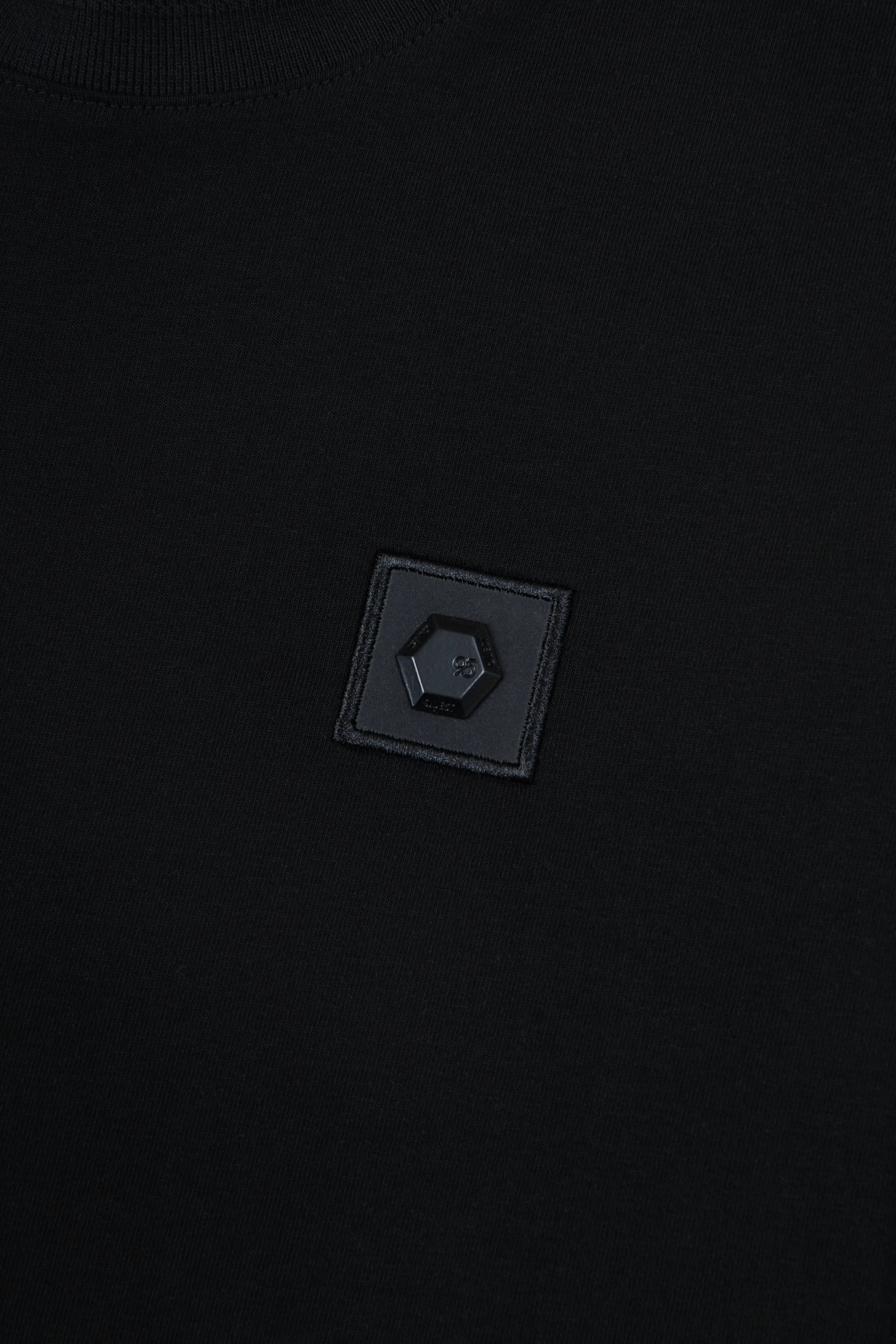 CAMISETA PREMIUM MANGA CORTA COLOR NEGRO