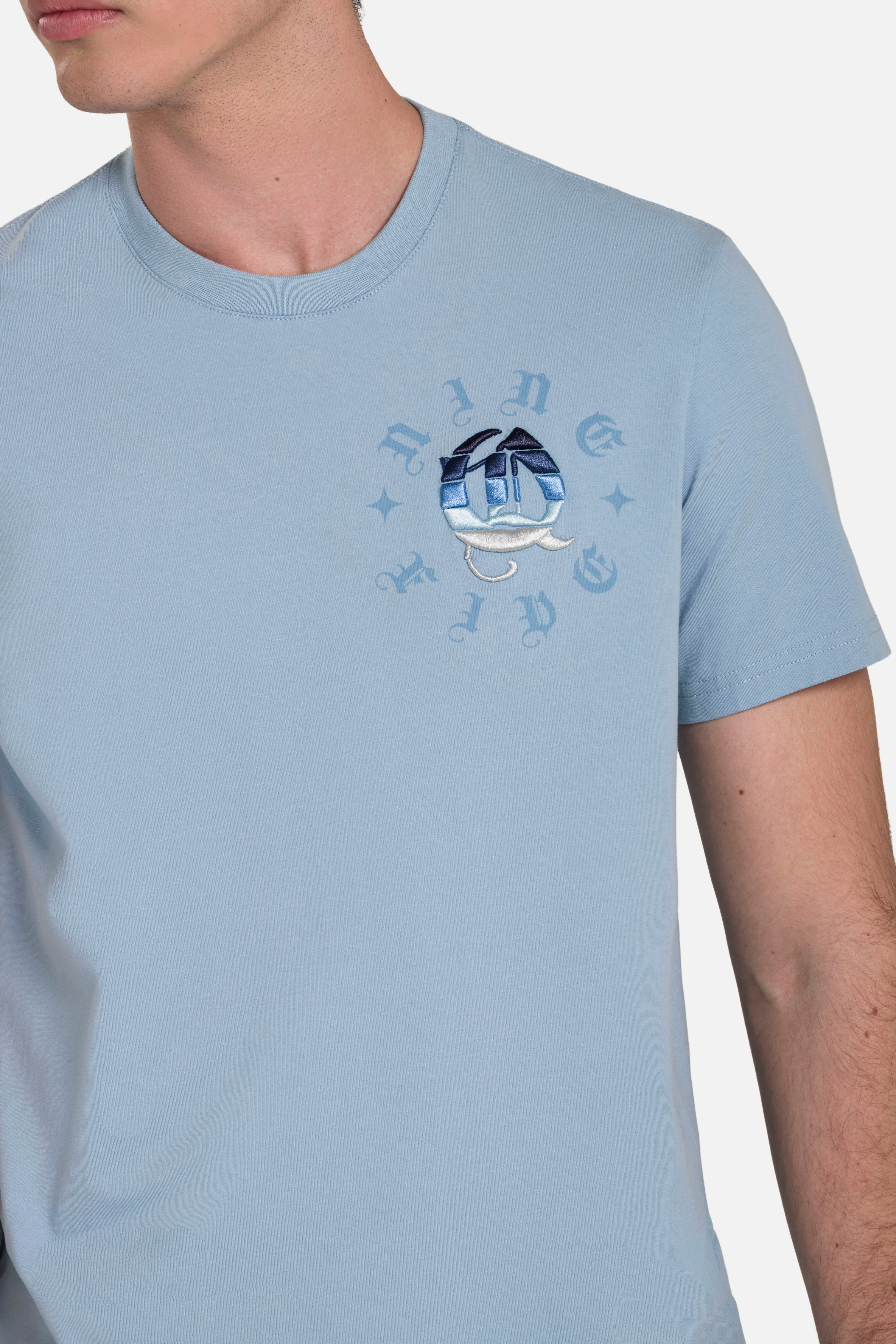 CAMISETA PREMIUM MANGA CORTA COLOR AZUL GLACIAR