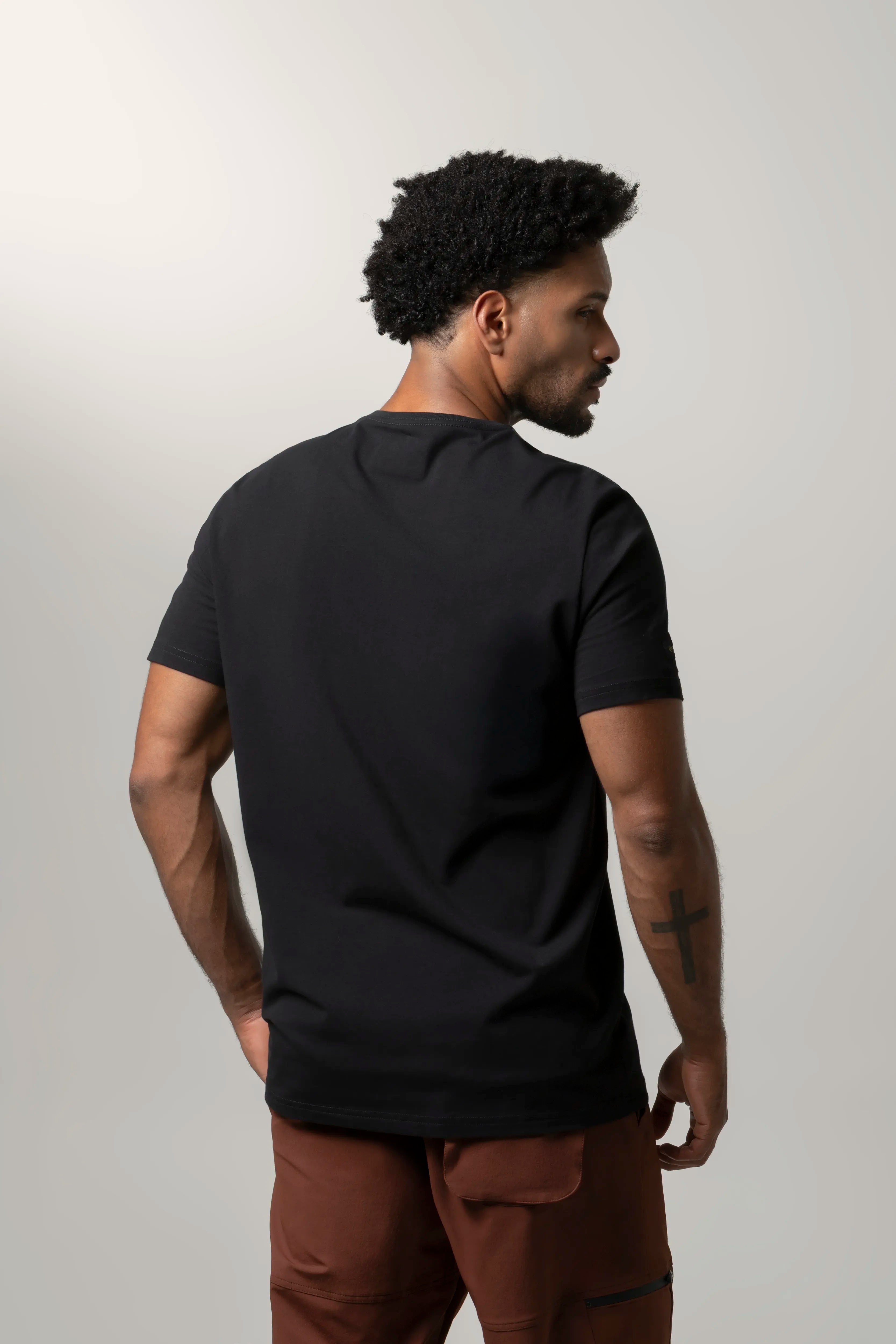 CAMISETA PREMIUM MANGA CORTA COLOR NEGRO