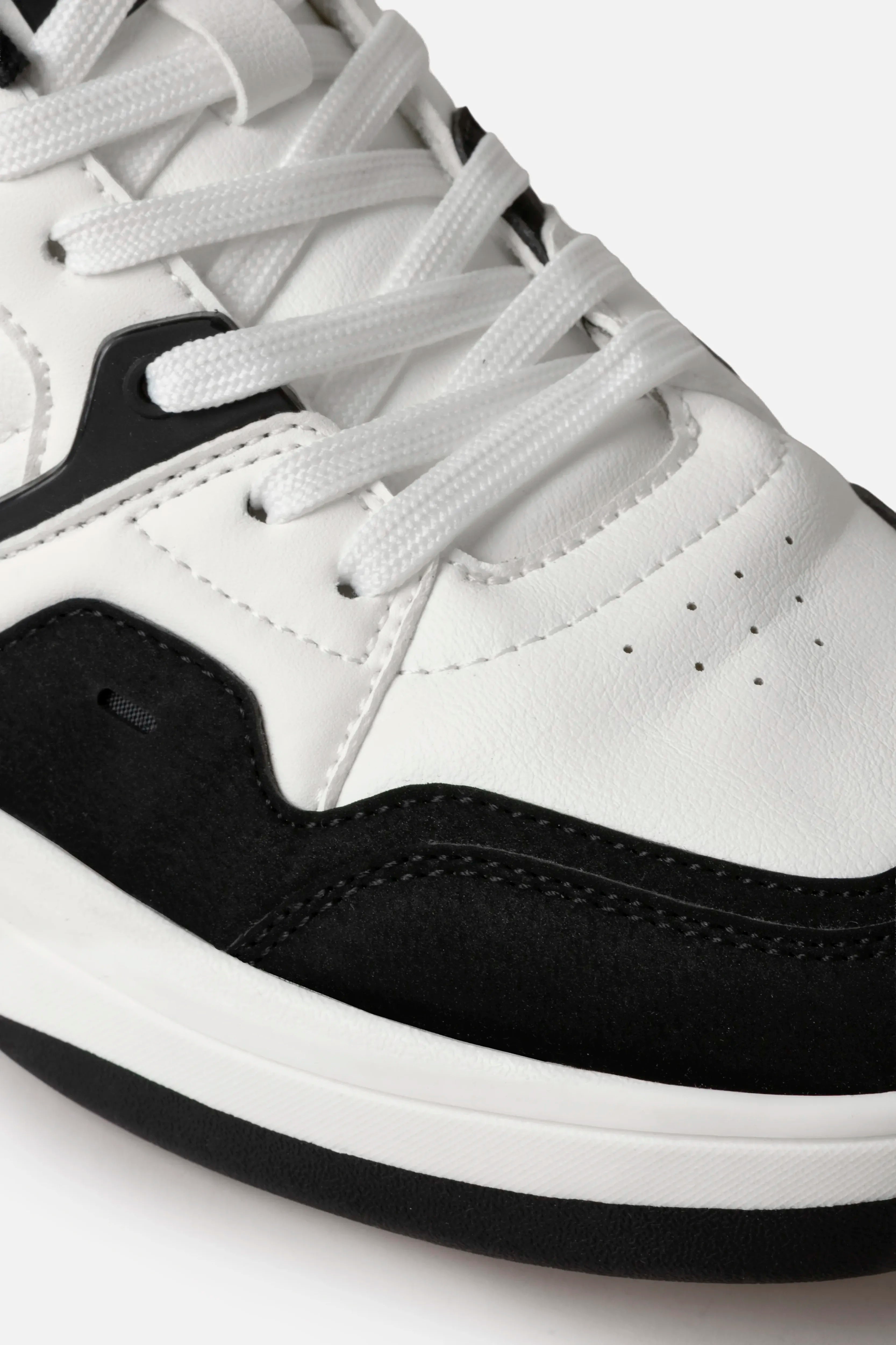 ZAPATOS CASUAL COLOR NEGRO - BLANCO