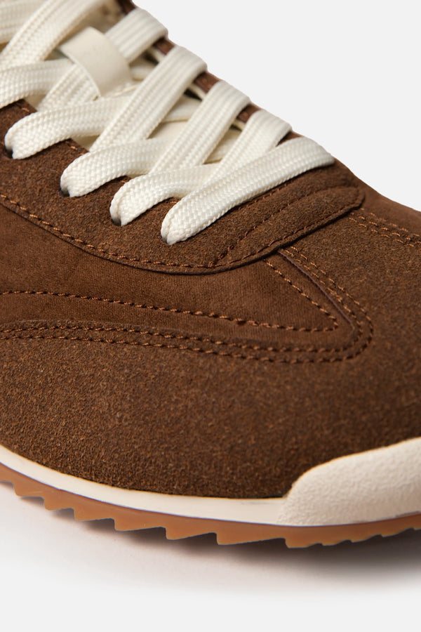 ZAPATOS DEPORTIVO COLOR BRUNETTE