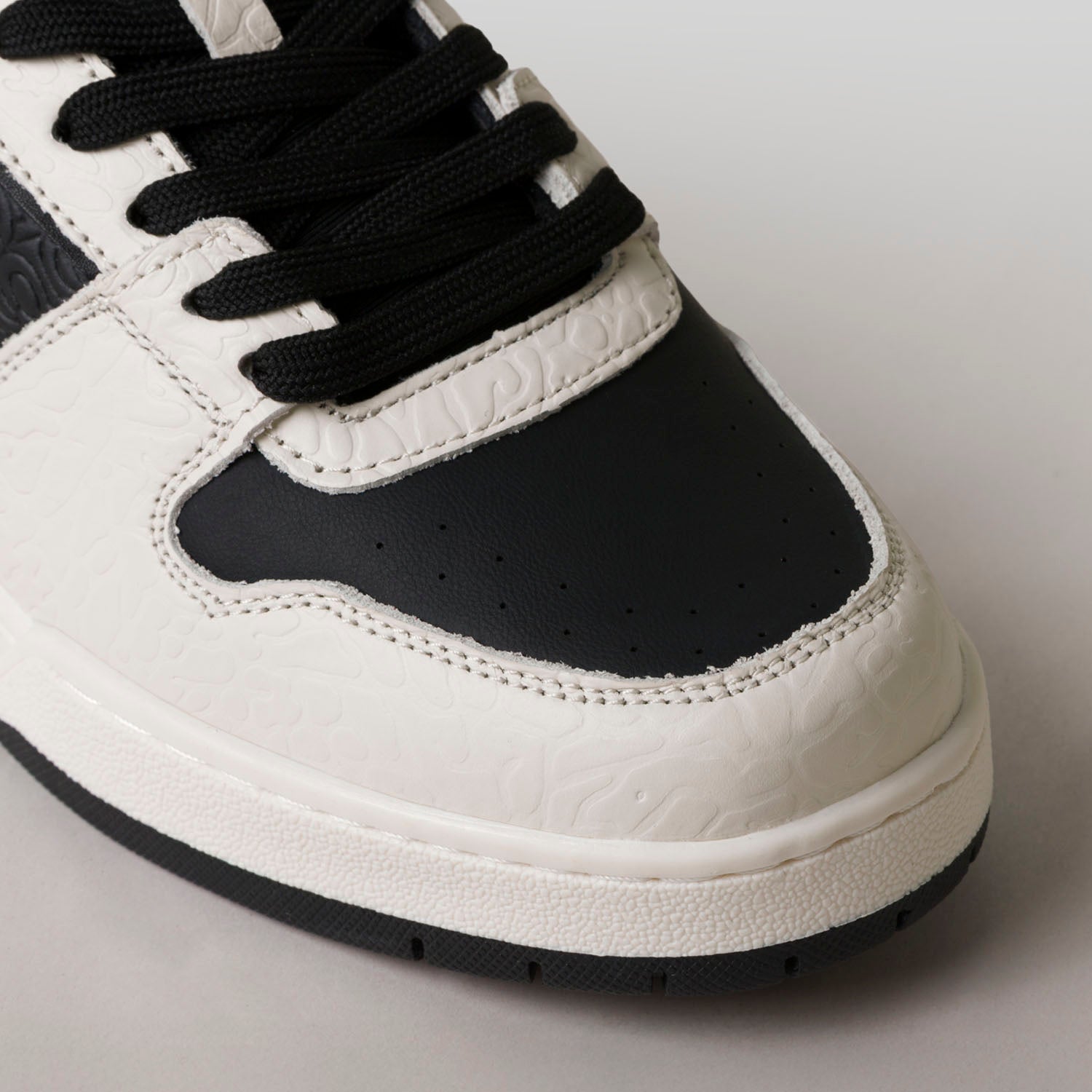 ZAPATOS TENIS COLOR NEGRO - BLANCO