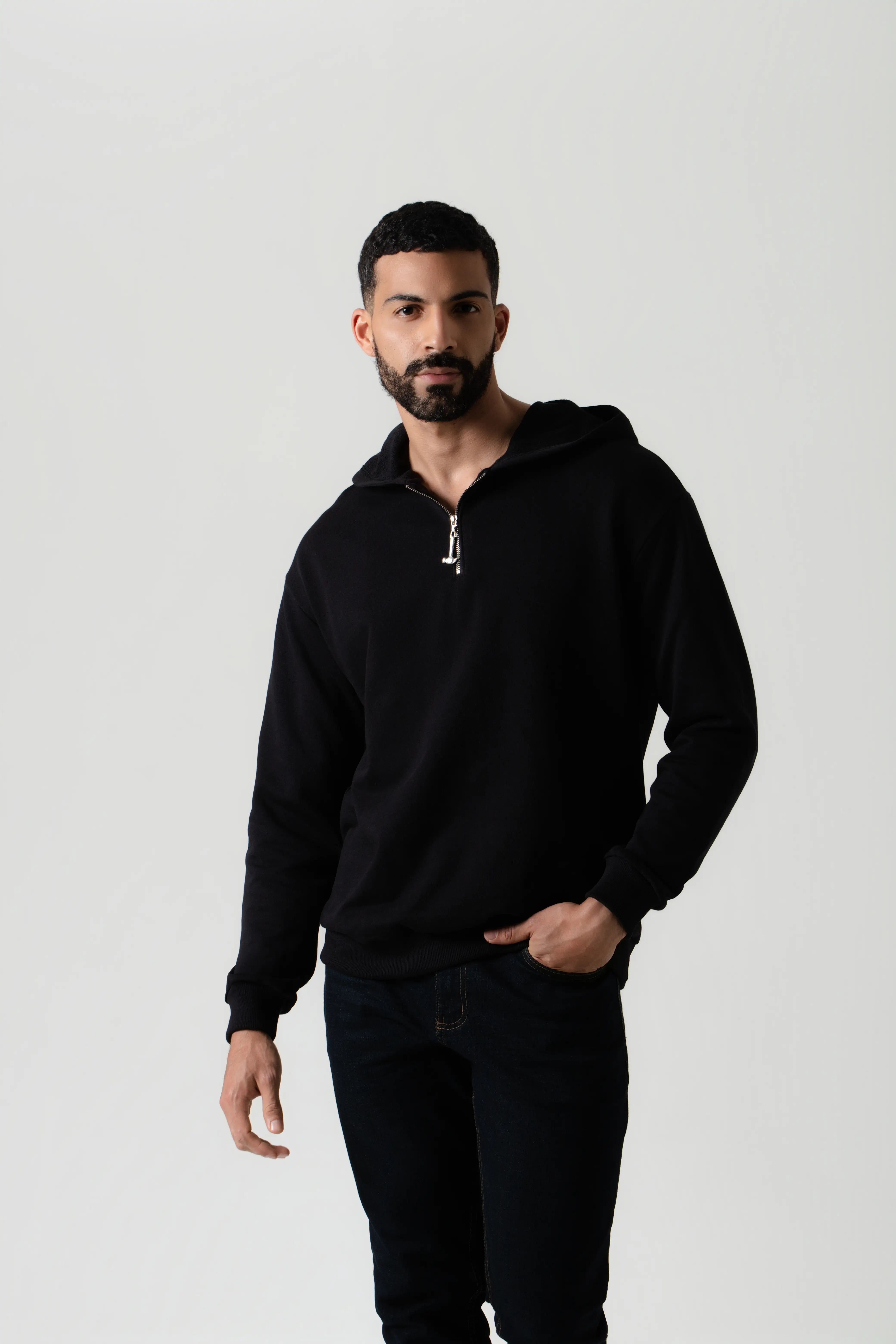 BUZO CERRADO COLOR NEGRO