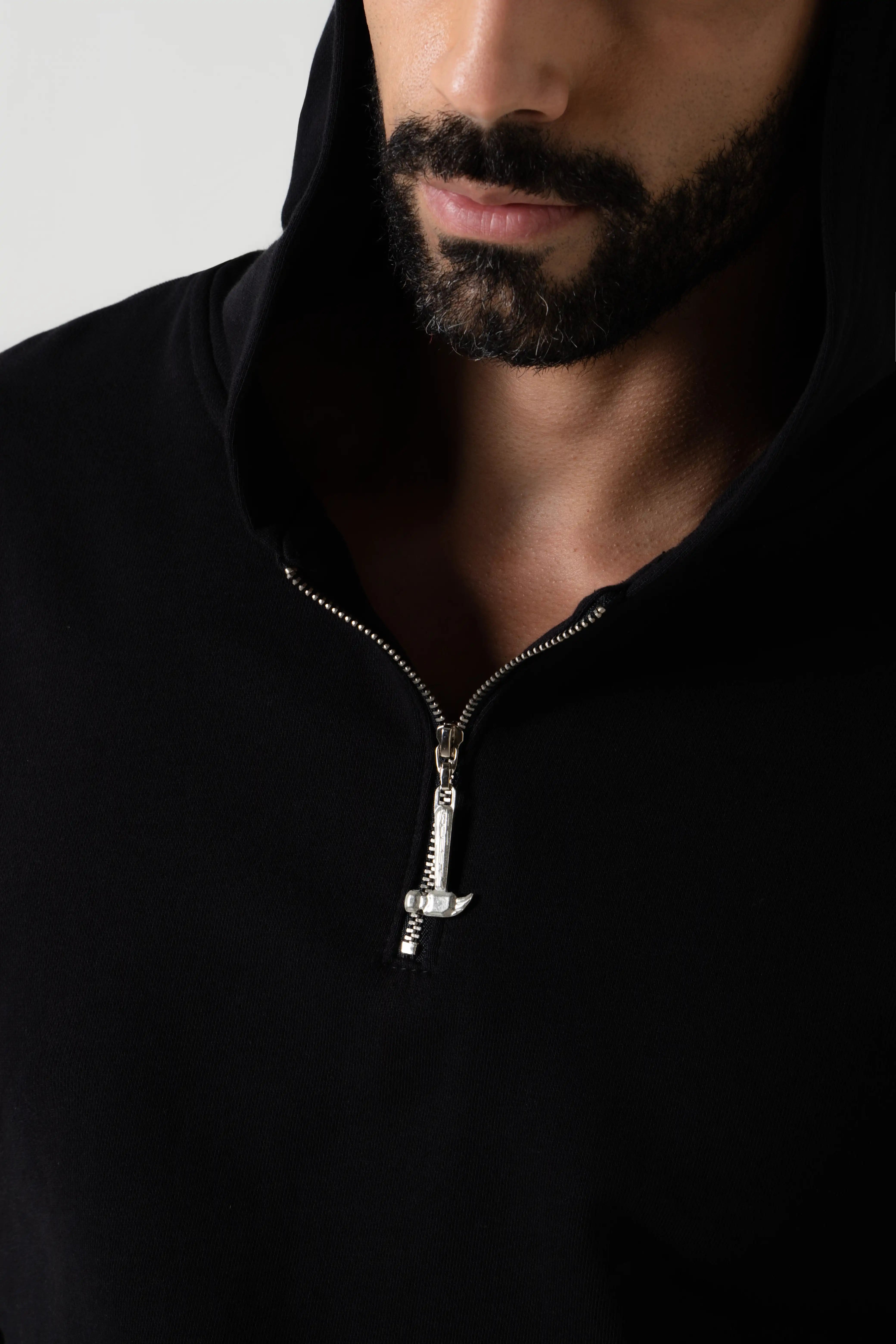 BUZO CERRADO COLOR NEGRO