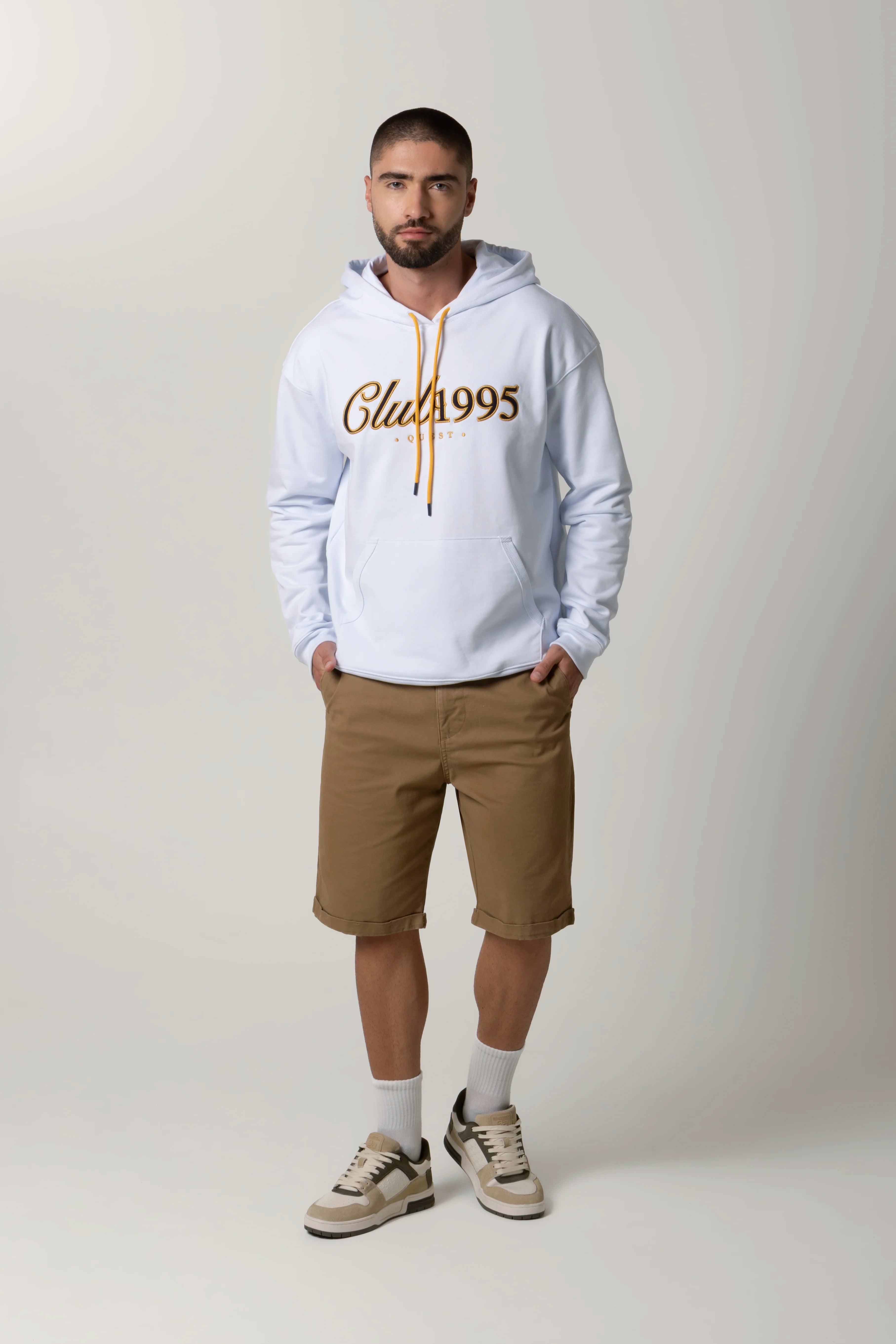 BUZO CERRADO COLOR BLANCO OPTICO