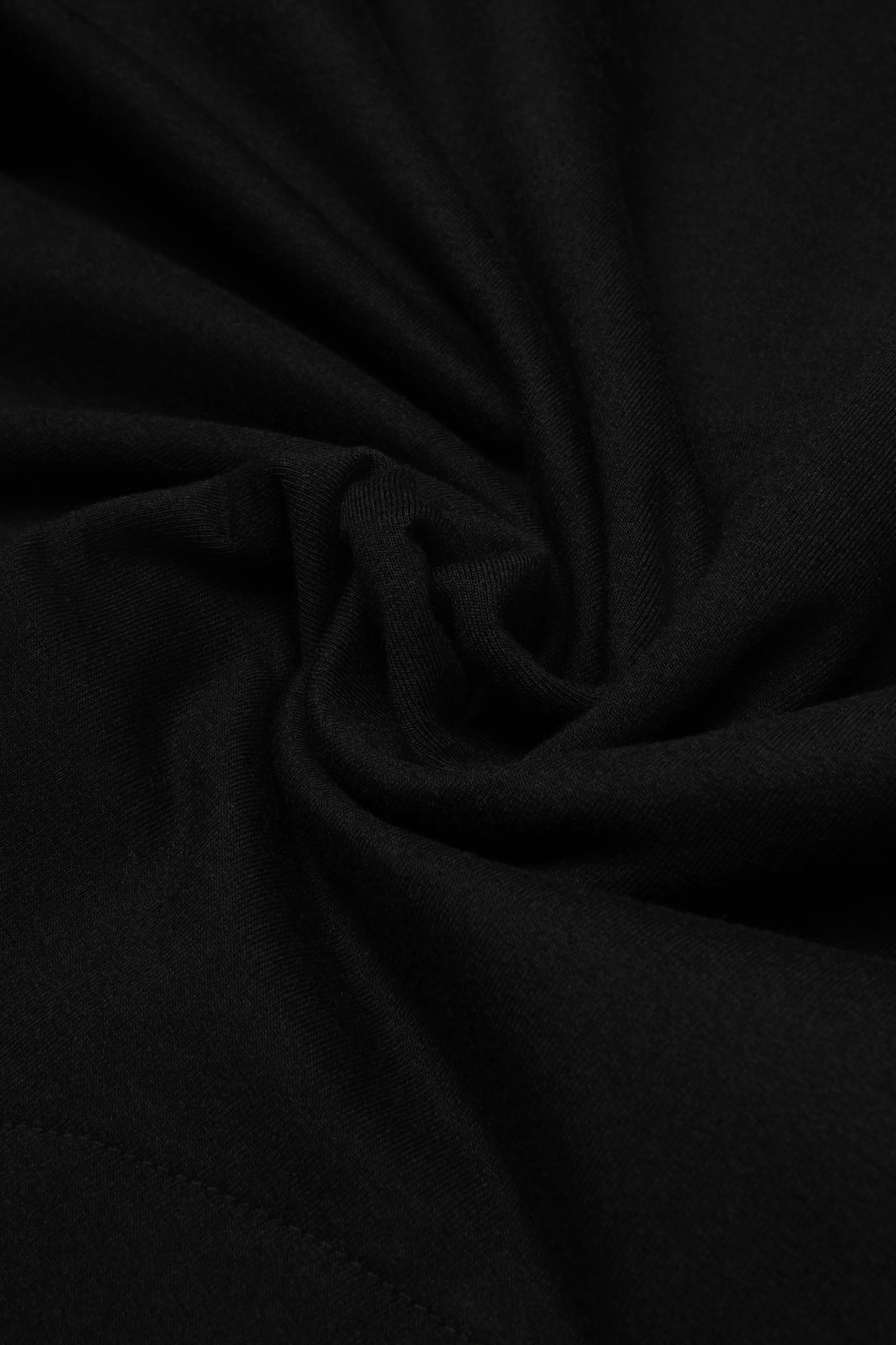 BUZO CERRADO COLOR NEGRO