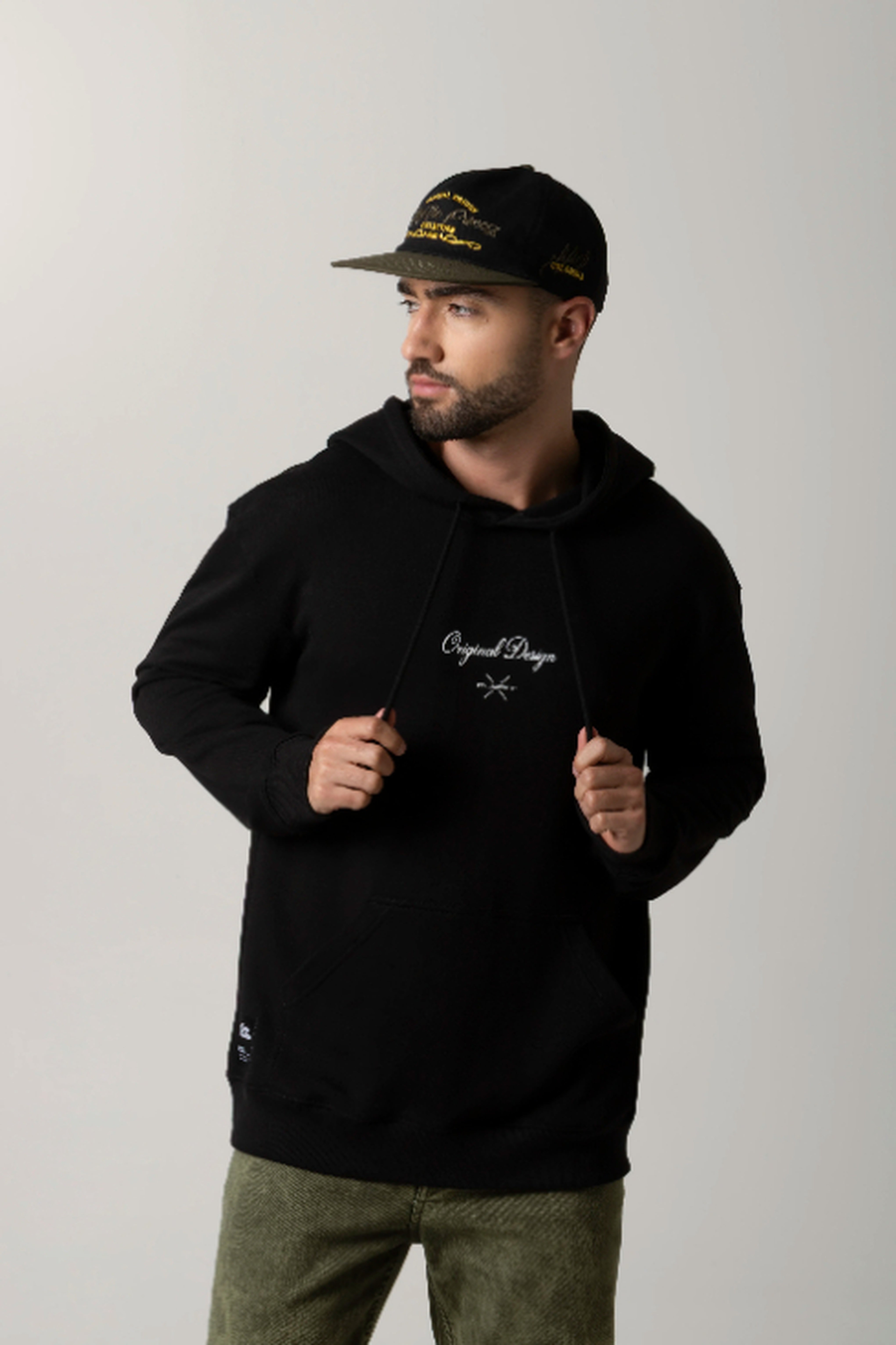 BUZO CERRADO COLOR NEGRO MARCA QUEST X JUAN FERNANDO QUINTERO