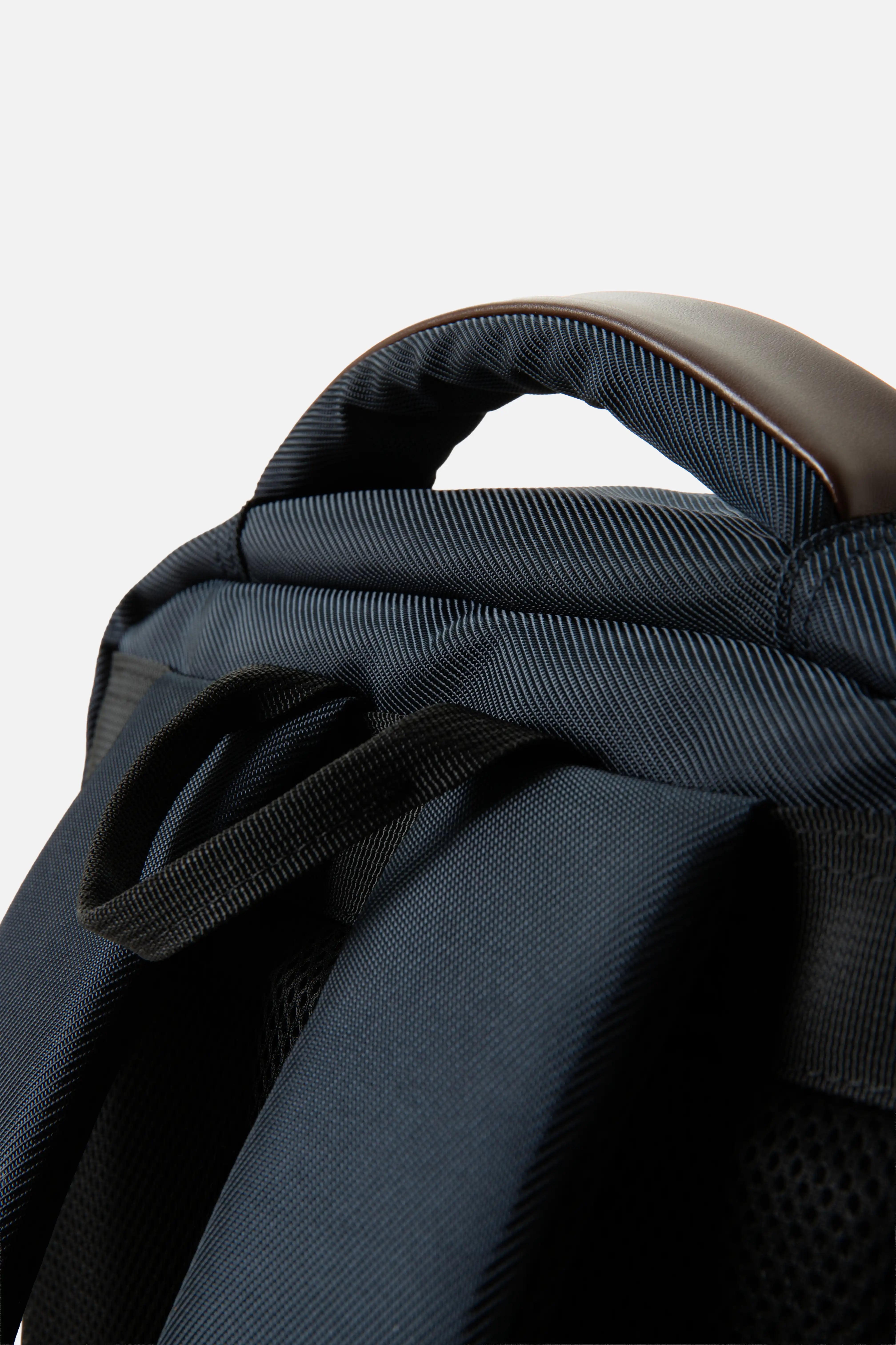 MALETIN TIPO MORRAL COLOR AZUL OSCURO