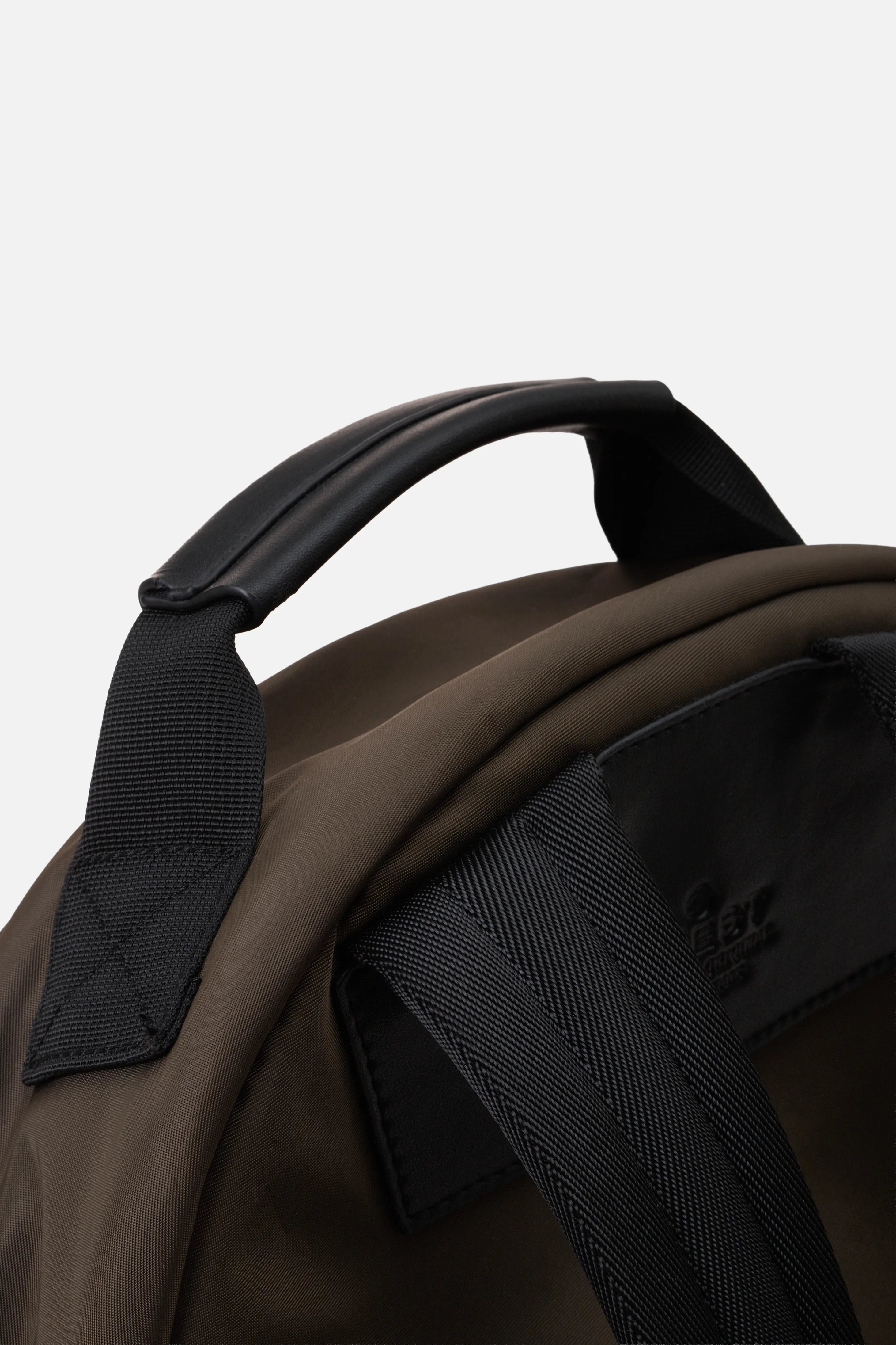 MALETIN TIPO MORRAL COLOR DARK OLIVA