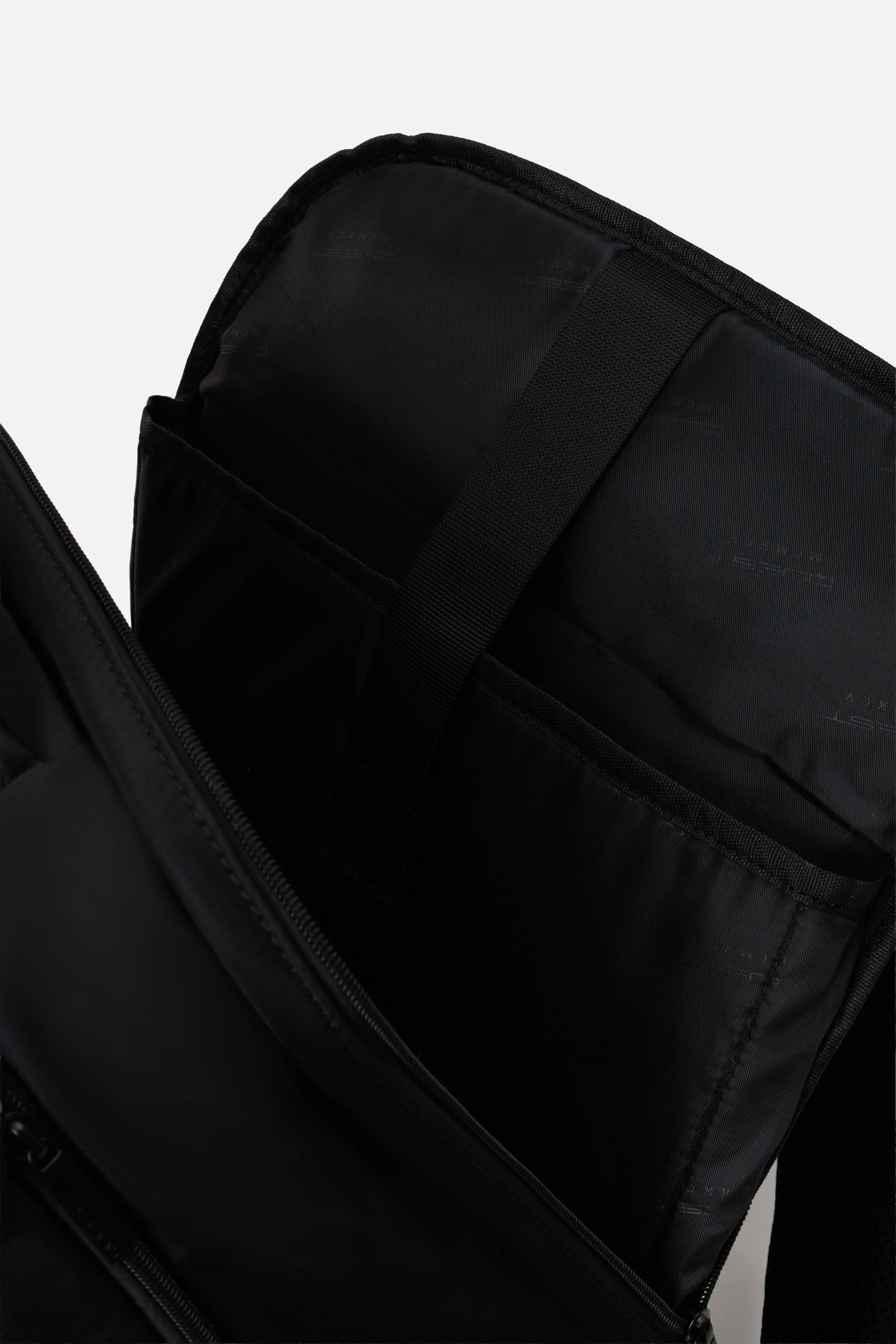 MALETIN TIPO MORRAL COLOR NEGRO