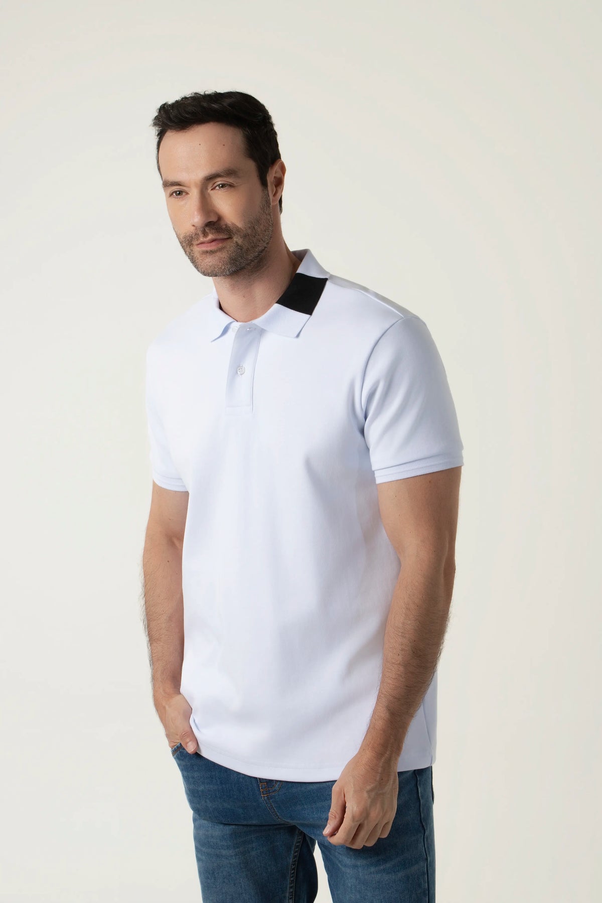 POLO MANGA CORTA COLOR BLANCO OPTICO