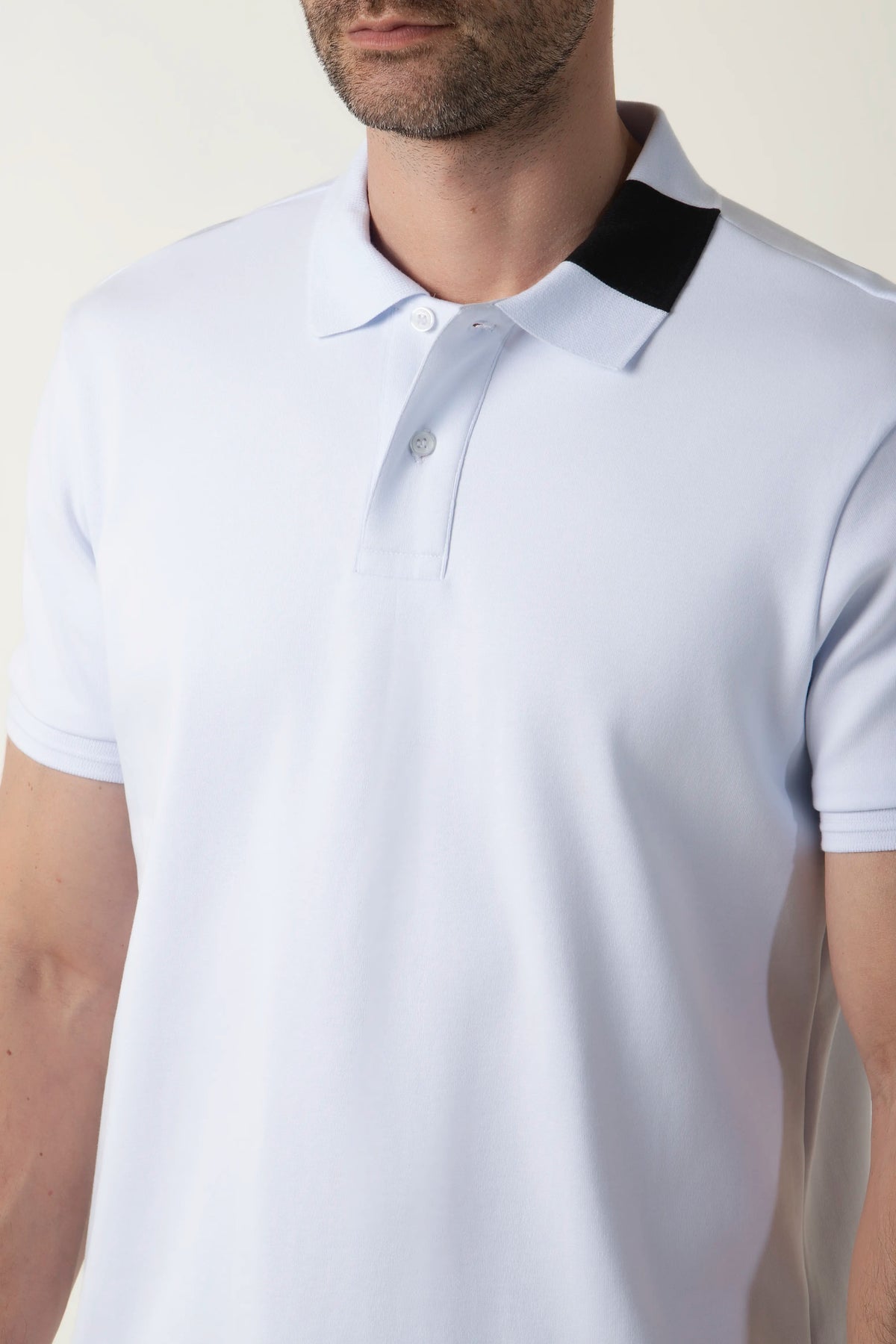 POLO MANGA CORTA COLOR BLANCO OPTICO