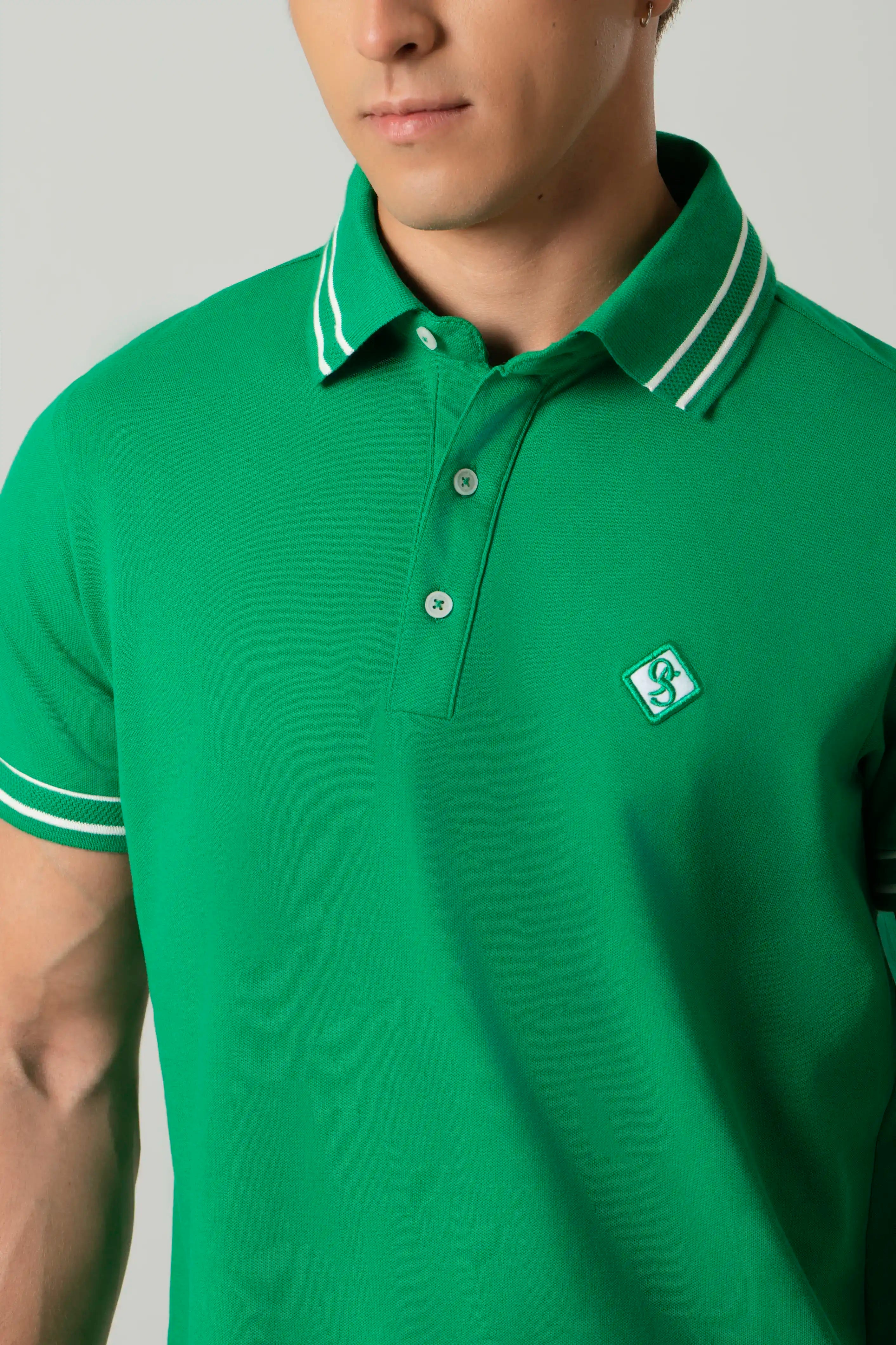 POLO MANGA CORTA COLOR VERDE VIBRANTE