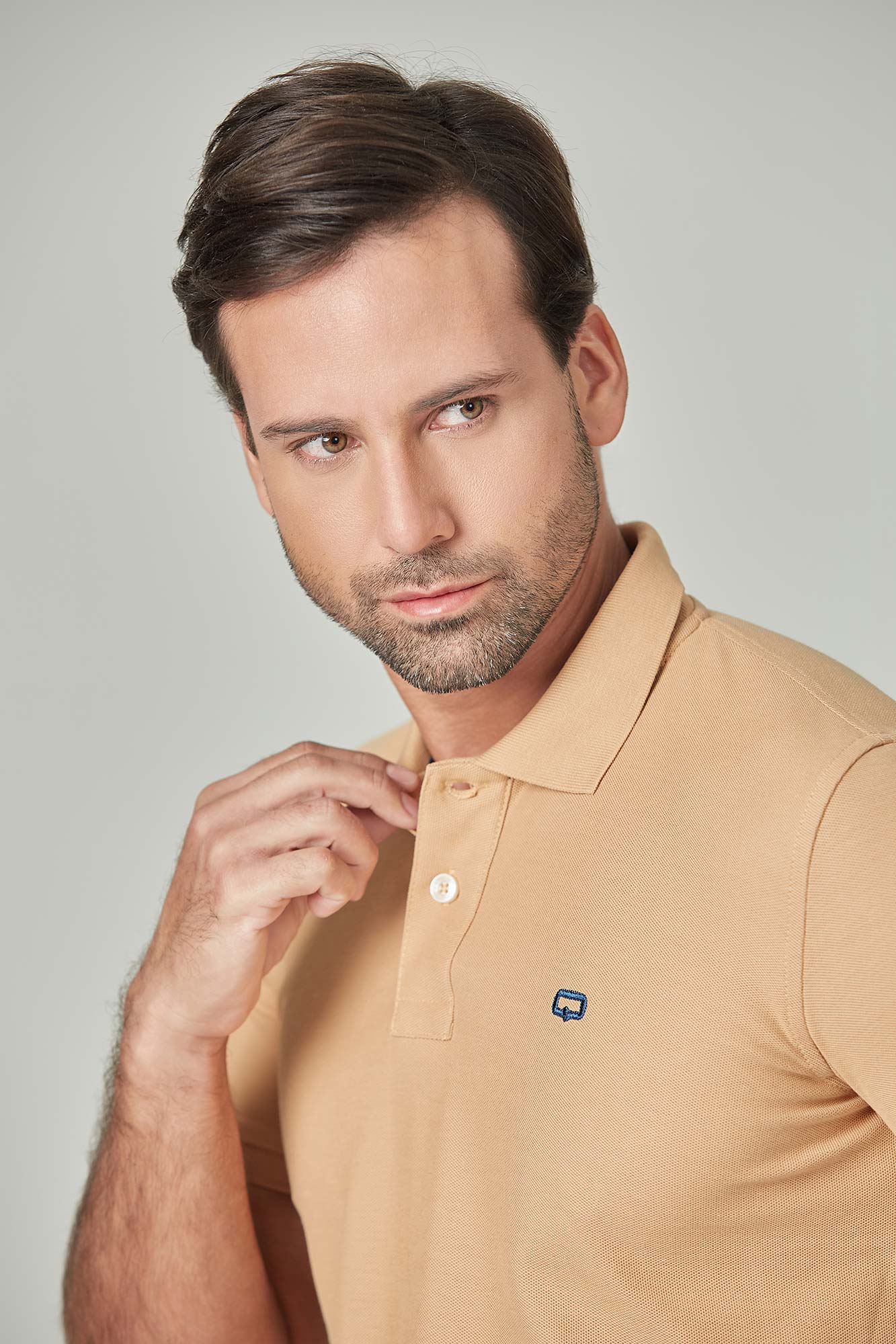 POLO SLIM COLOR CAMEL CLARO