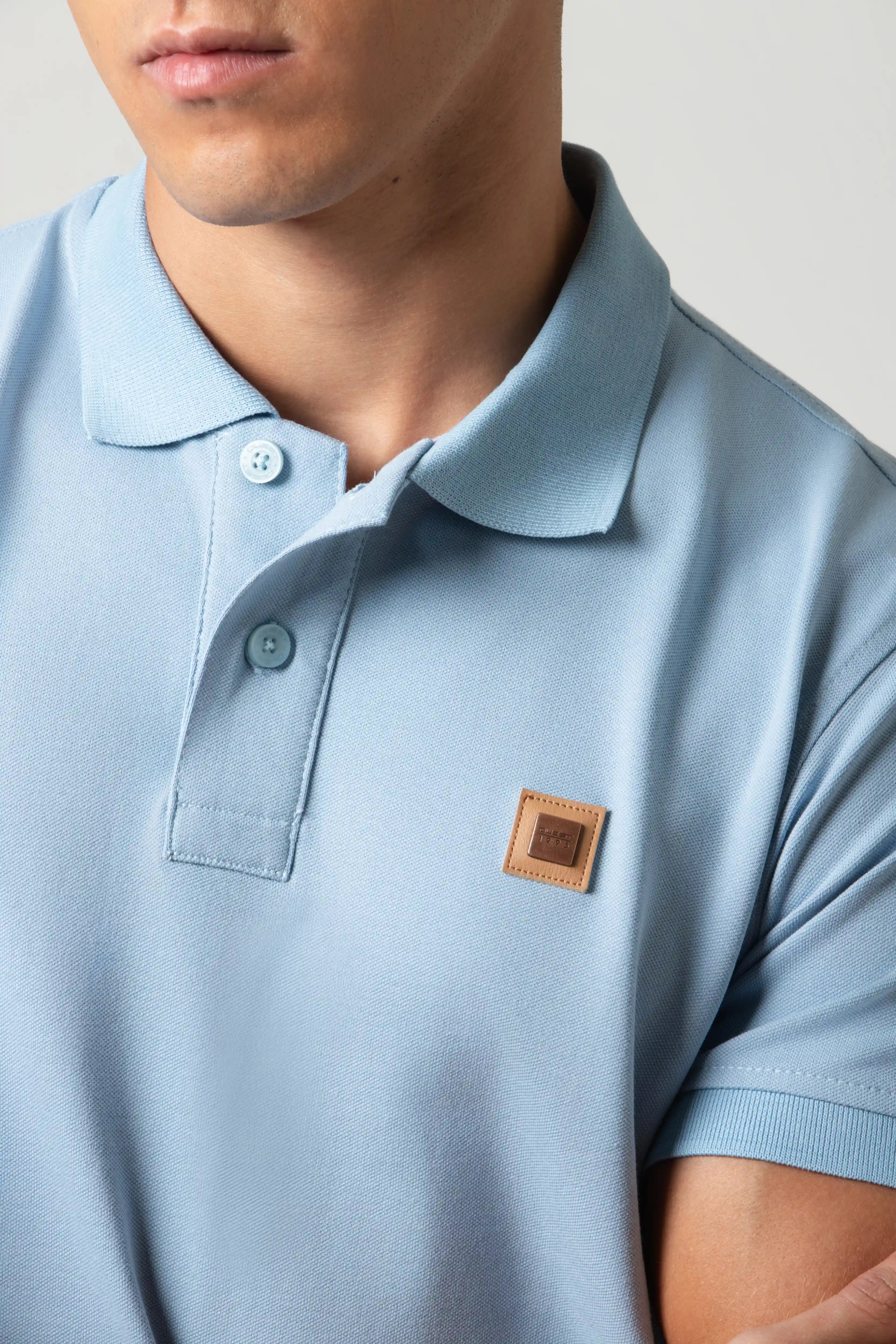 POLO TIPPING COLOR AZUL NIEBLA-BLANCO