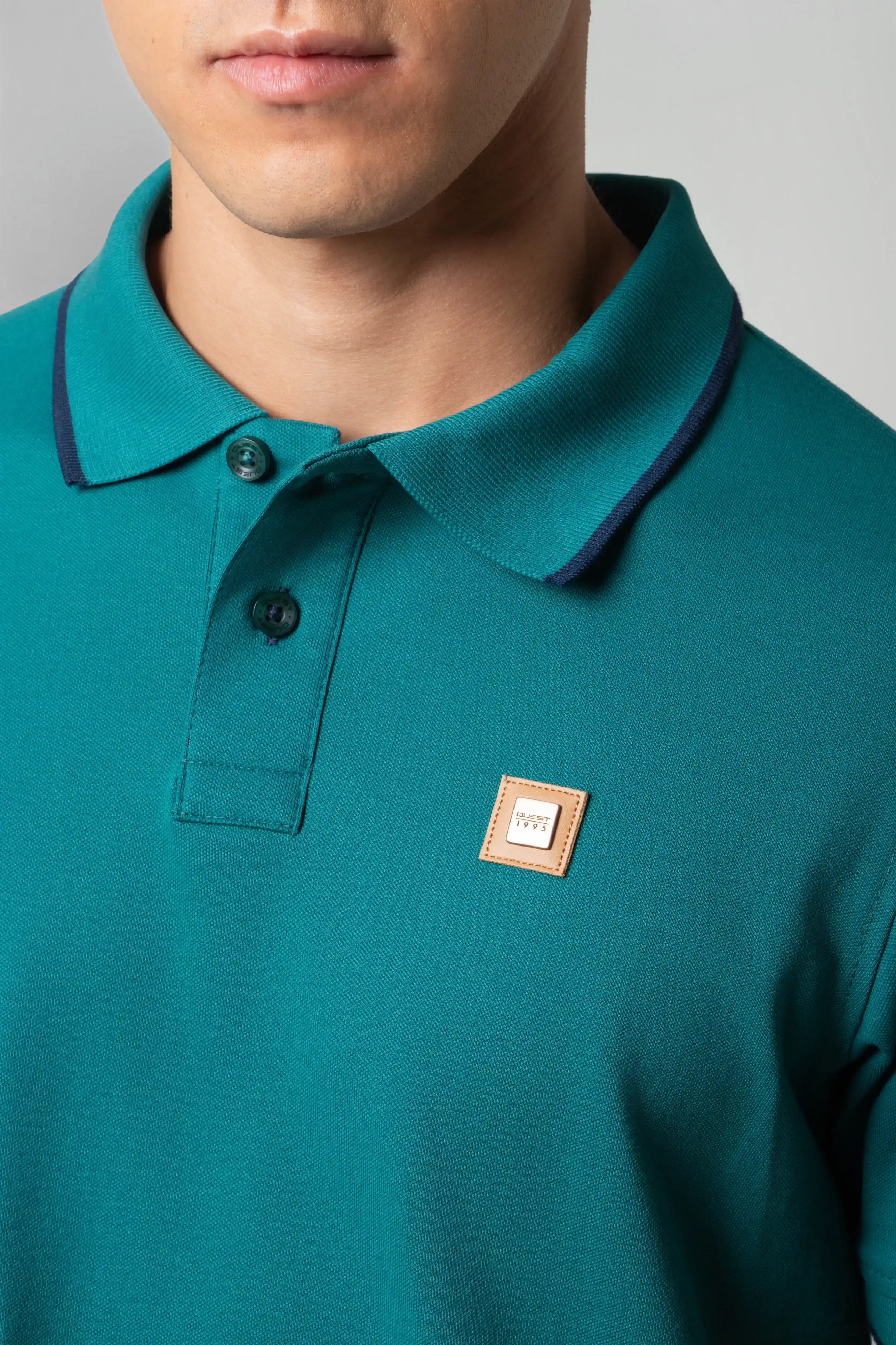 POLO TIPPING COLOR VERDE TORMENTA-AZUL NOCHE