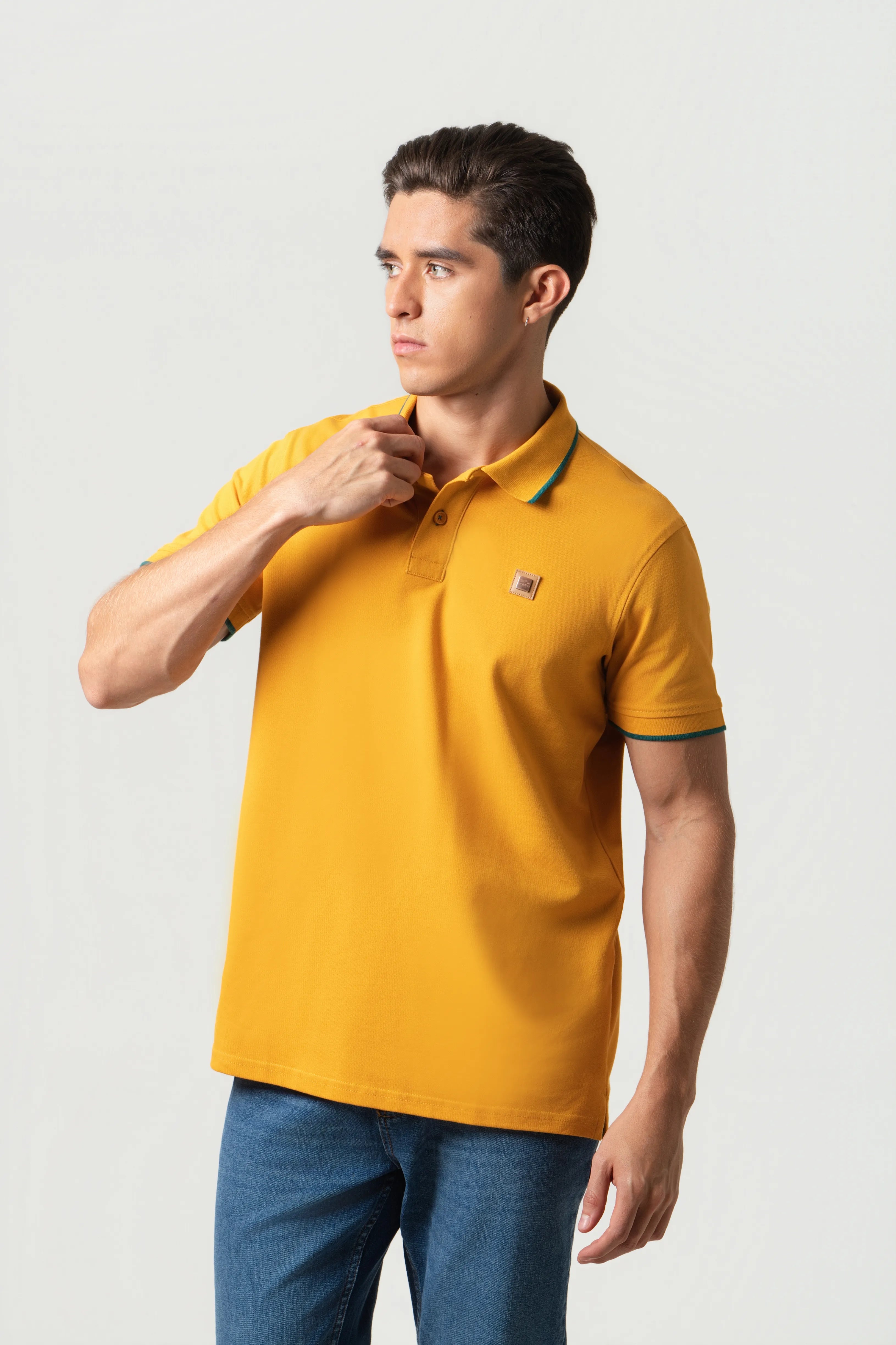 POLO TIPPING COLOR MOSTAZA - VERDE TORMENTA