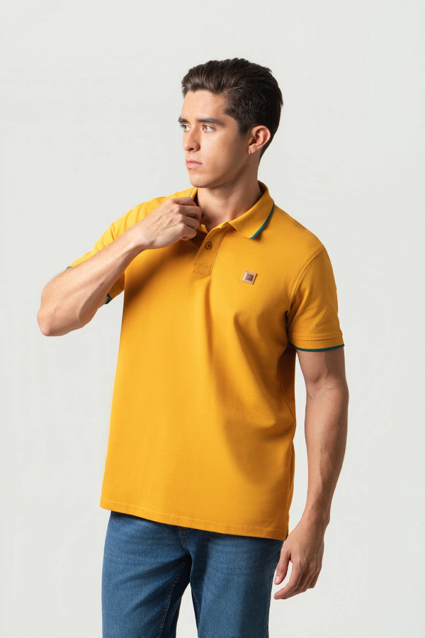 POLO TIPPING COLOR MOSTAZA - VERDE TORMENTA