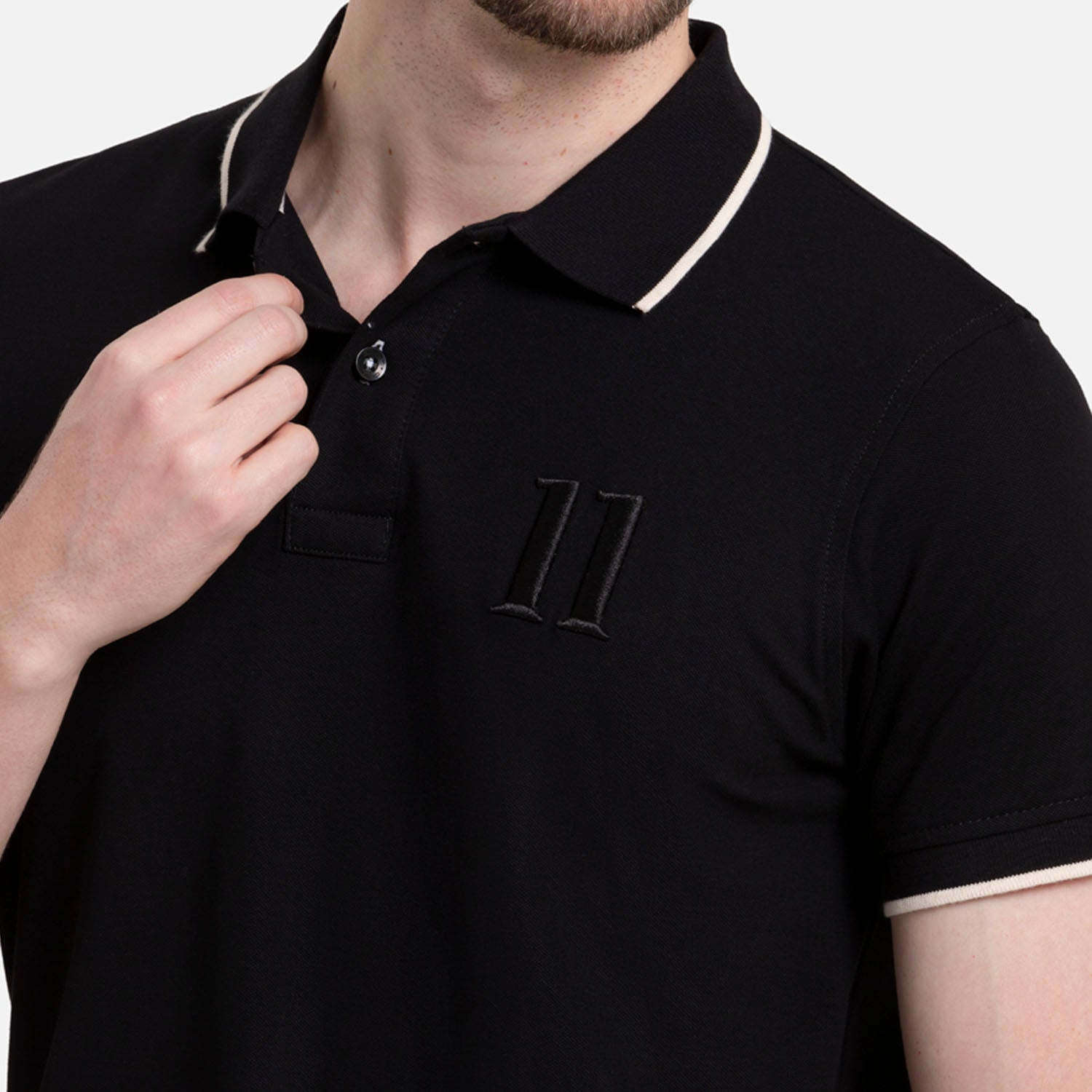 POLO MANGA CORTA COLOR NEGRO-IVORY MARFIL