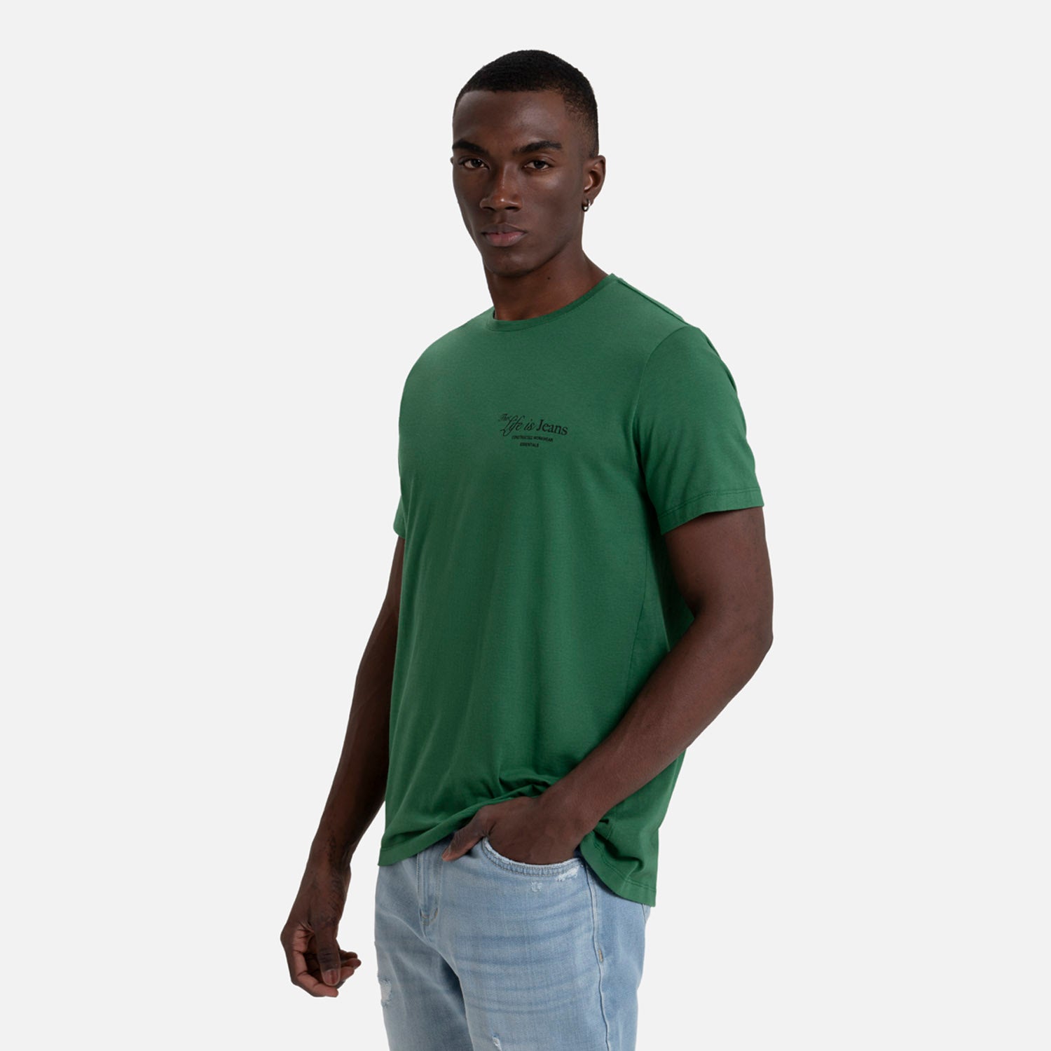 CAMISETA ESPECIAL ESTAMPADO LOCALIZADO COLOR VERDE PRADERA