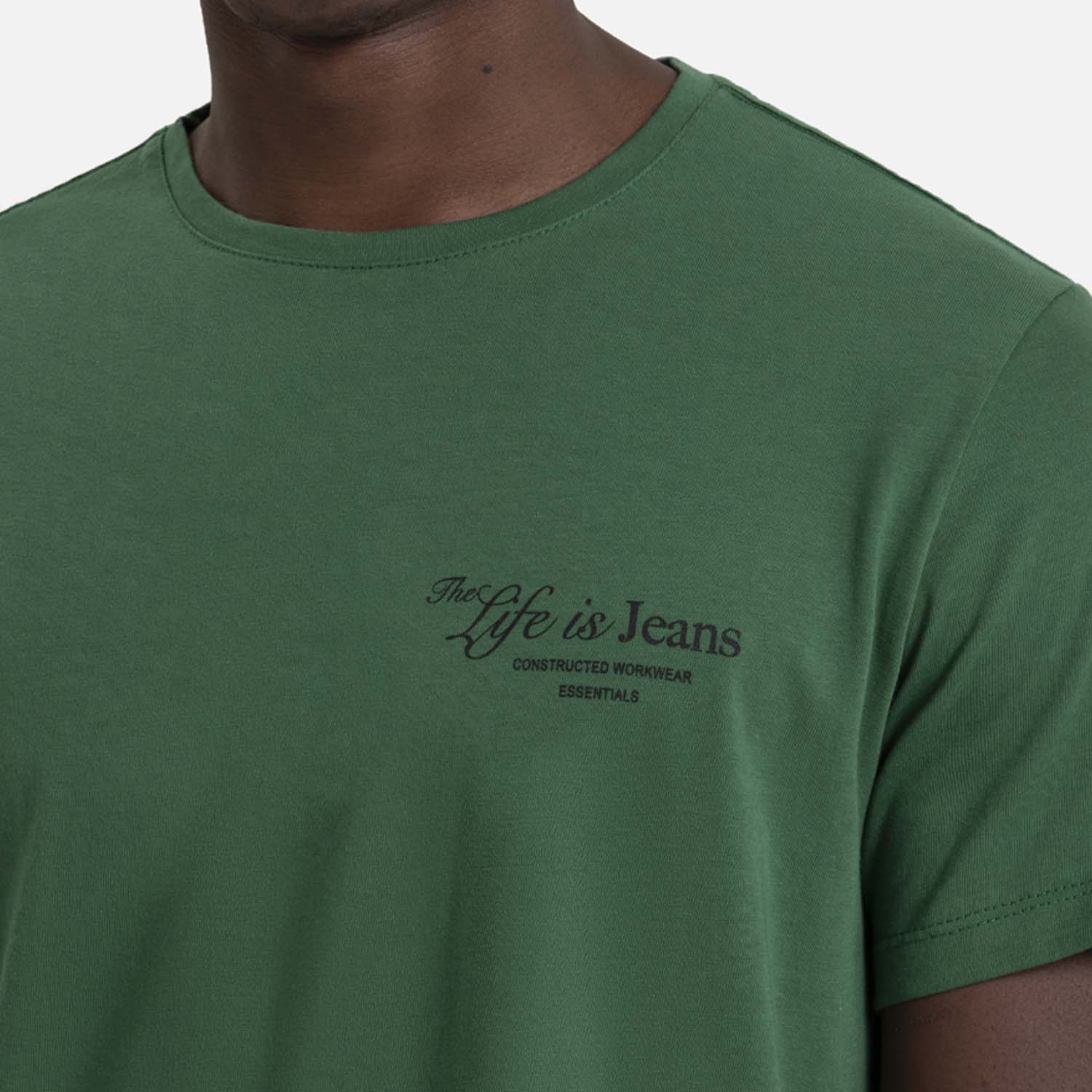 CAMISETA ESPECIAL ESTAMPADO LOCALIZADO COLOR VERDE PRADERA