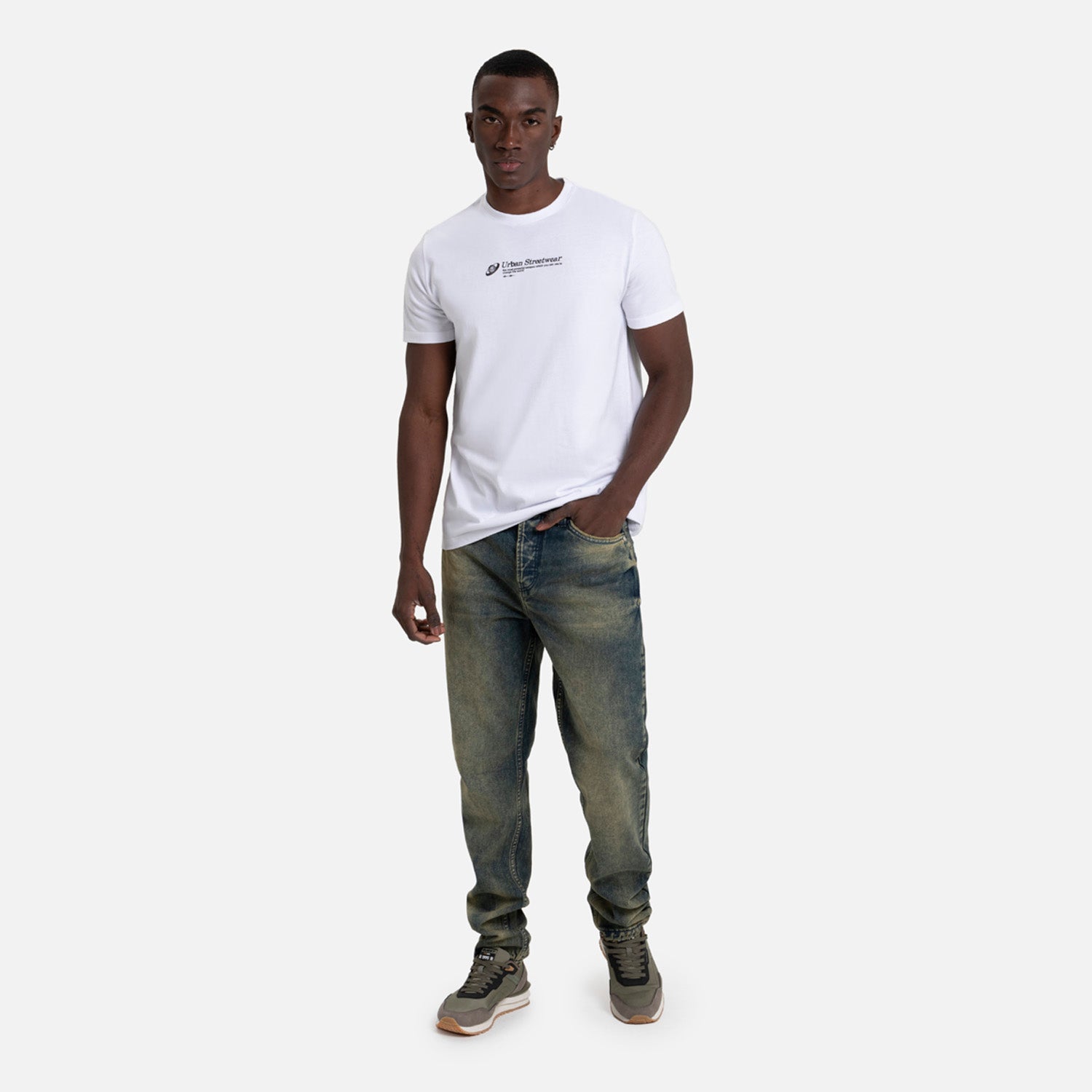 CAMISETA ESPECIAL ESTAMPADO LOCALIZADO COLOR BLANCO OPTICO