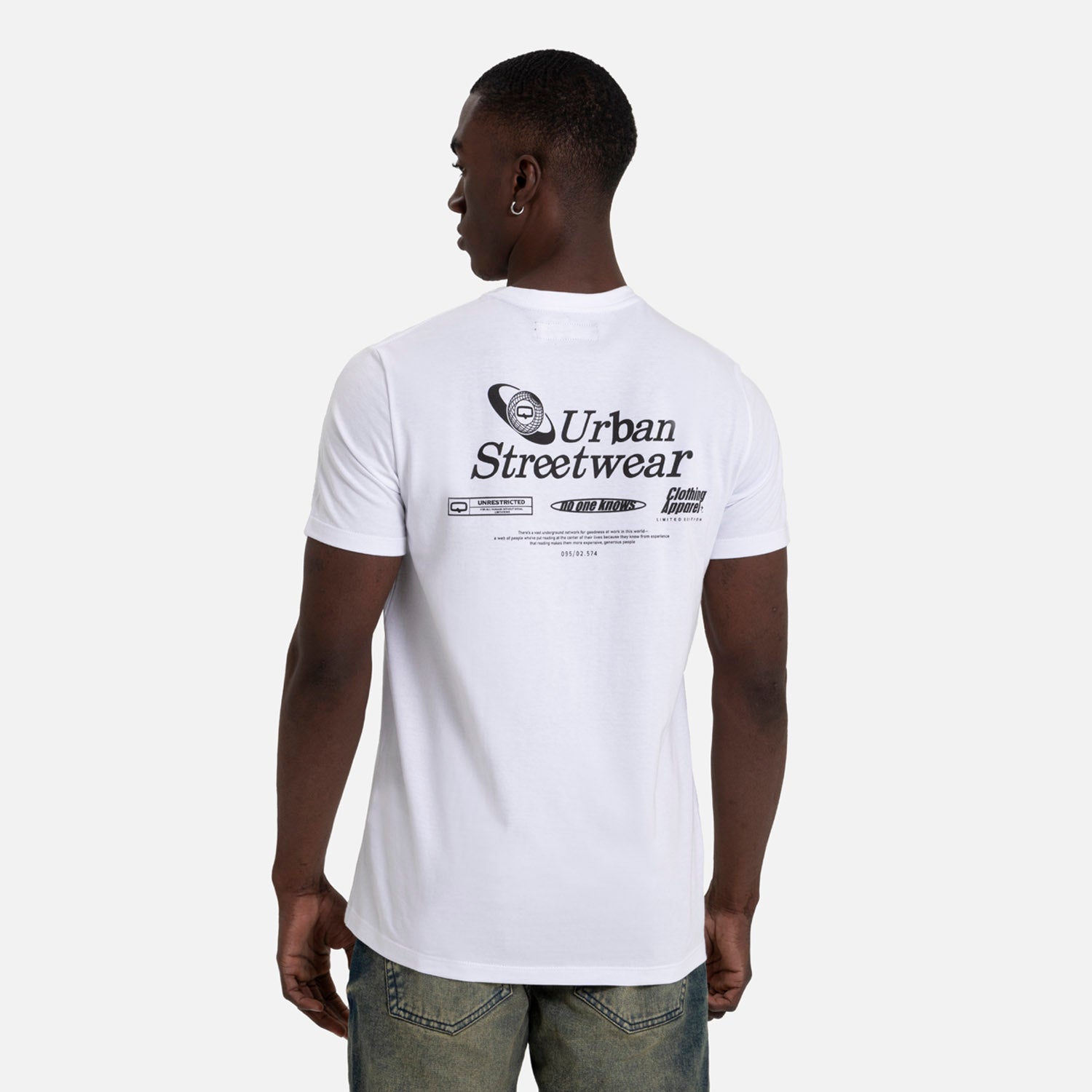 CAMISETA ESPECIAL ESTAMPADO LOCALIZADO COLOR BLANCO OPTICO