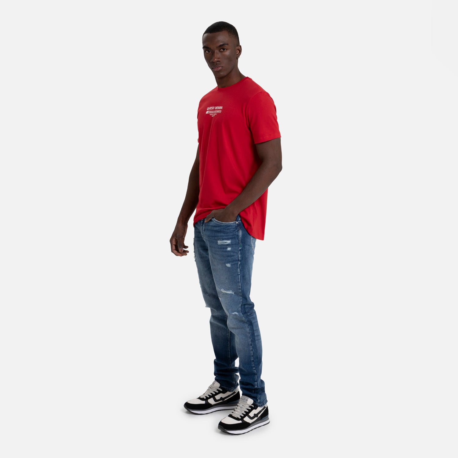CAMISETA ESPECIAL ESTAMPADO LOCALIZADO COLOR ROJO