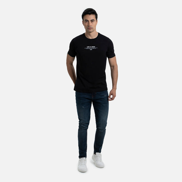 CAMISETA ESPECIAL ESTAMPADO LOCALIZADO COLOR NEGRO