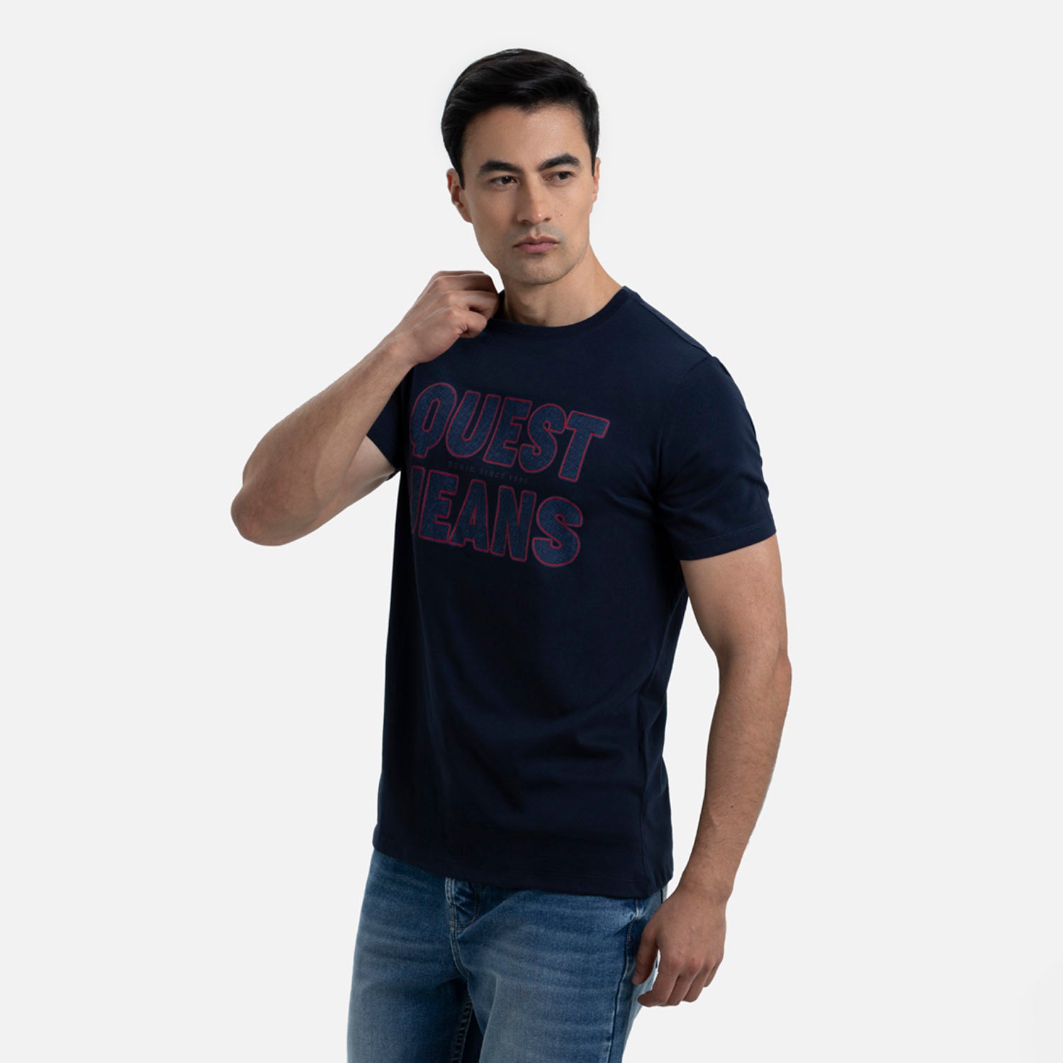 CAMISETA ESPECIAL ESTAMPADO LOCALIZADO COLOR AZUL OSCURO