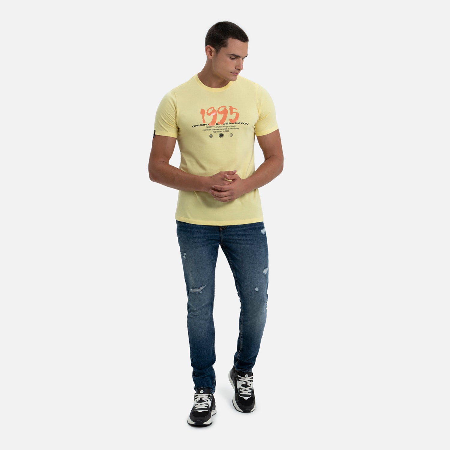 CAMISETA ESPECIAL ESTAMPADO LOCALIZADO COLOR BANANA PALIDO