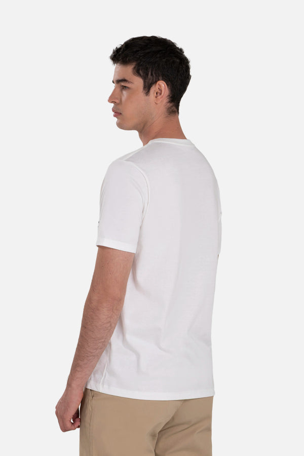 CAMISETA ESPECIAL ESTAMPADO LOCALIZADO COLOR IVORY – Quest Colombia