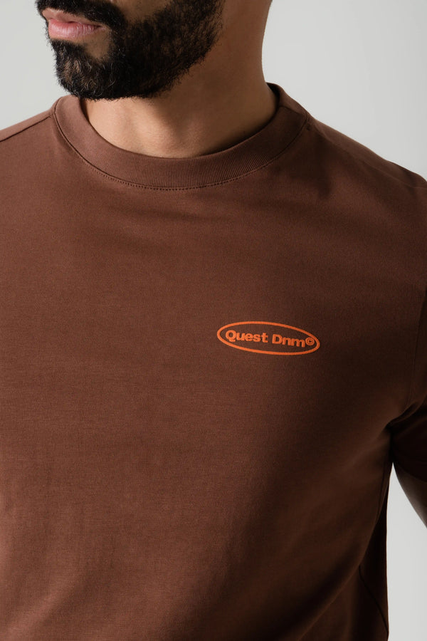 CAMISETA ESPECIAL ESTAMPADO LOCALIZADO COLOR BRUNETTE