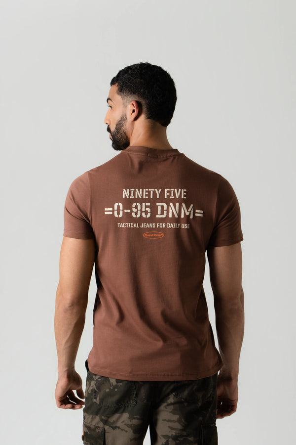 CAMISETA ESPECIAL ESTAMPADO LOCALIZADO COLOR BRUNETTE