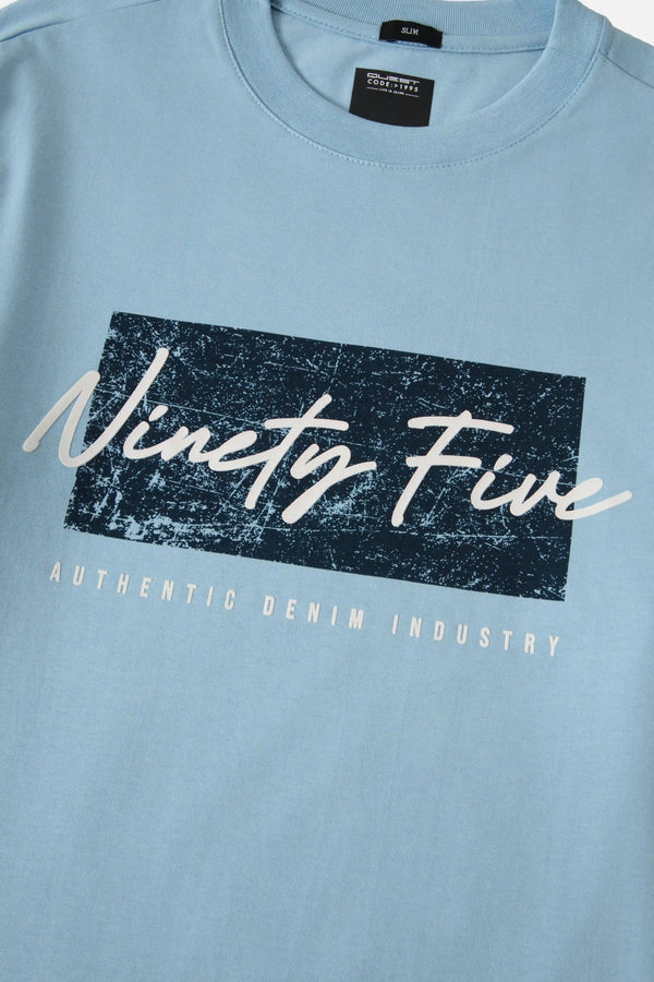 CAMISETA ESPECIAL ESTAMPADO LOCALIZADO COLOR AZUL GLACIAR