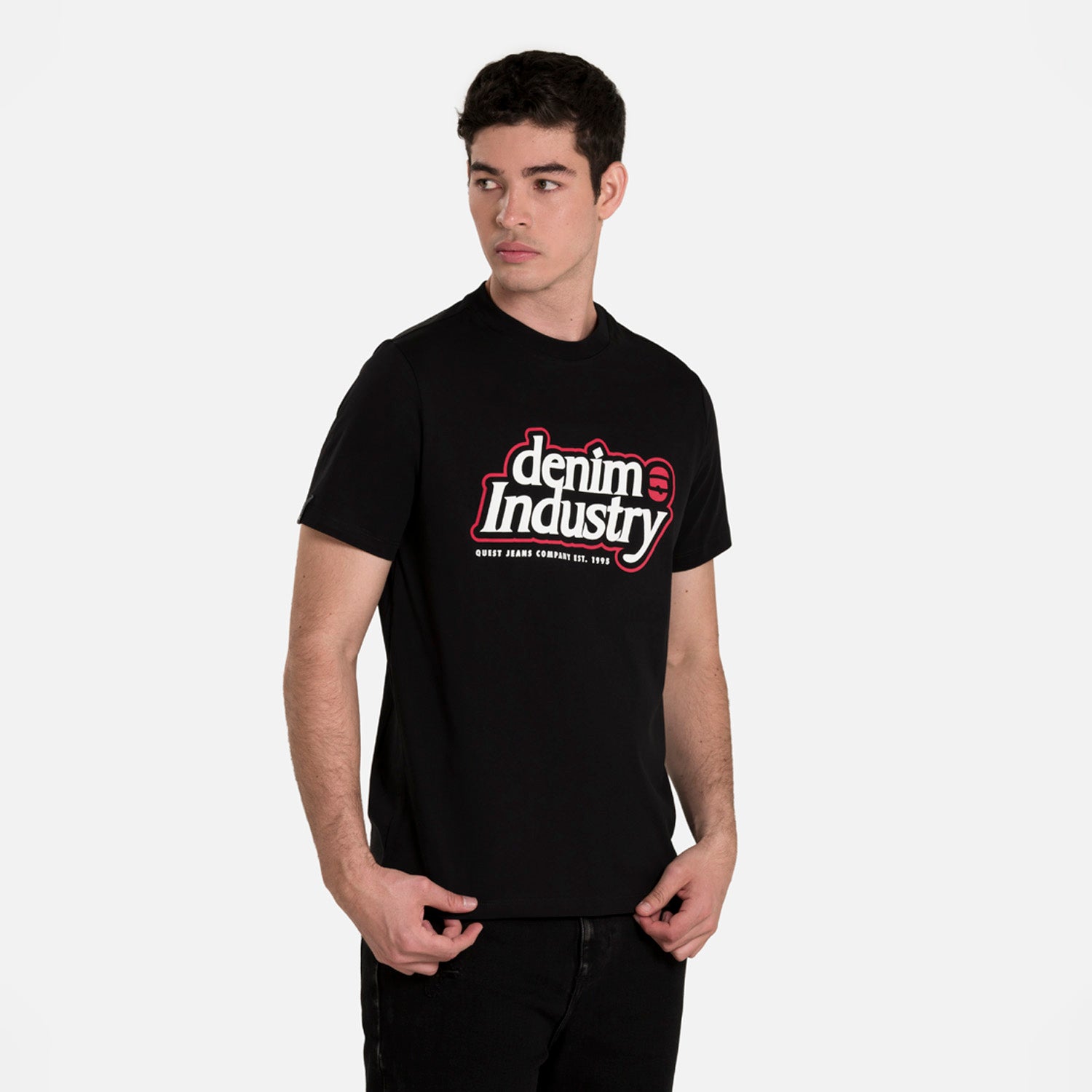 CAMISETA ESPECIAL ESTAMPADO LOCALIZADO COLOR NEGRO