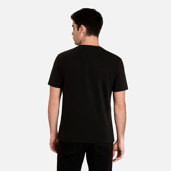 CAMISETA ESPECIAL ESTAMPADO LOCALIZADO COLOR NEGRO