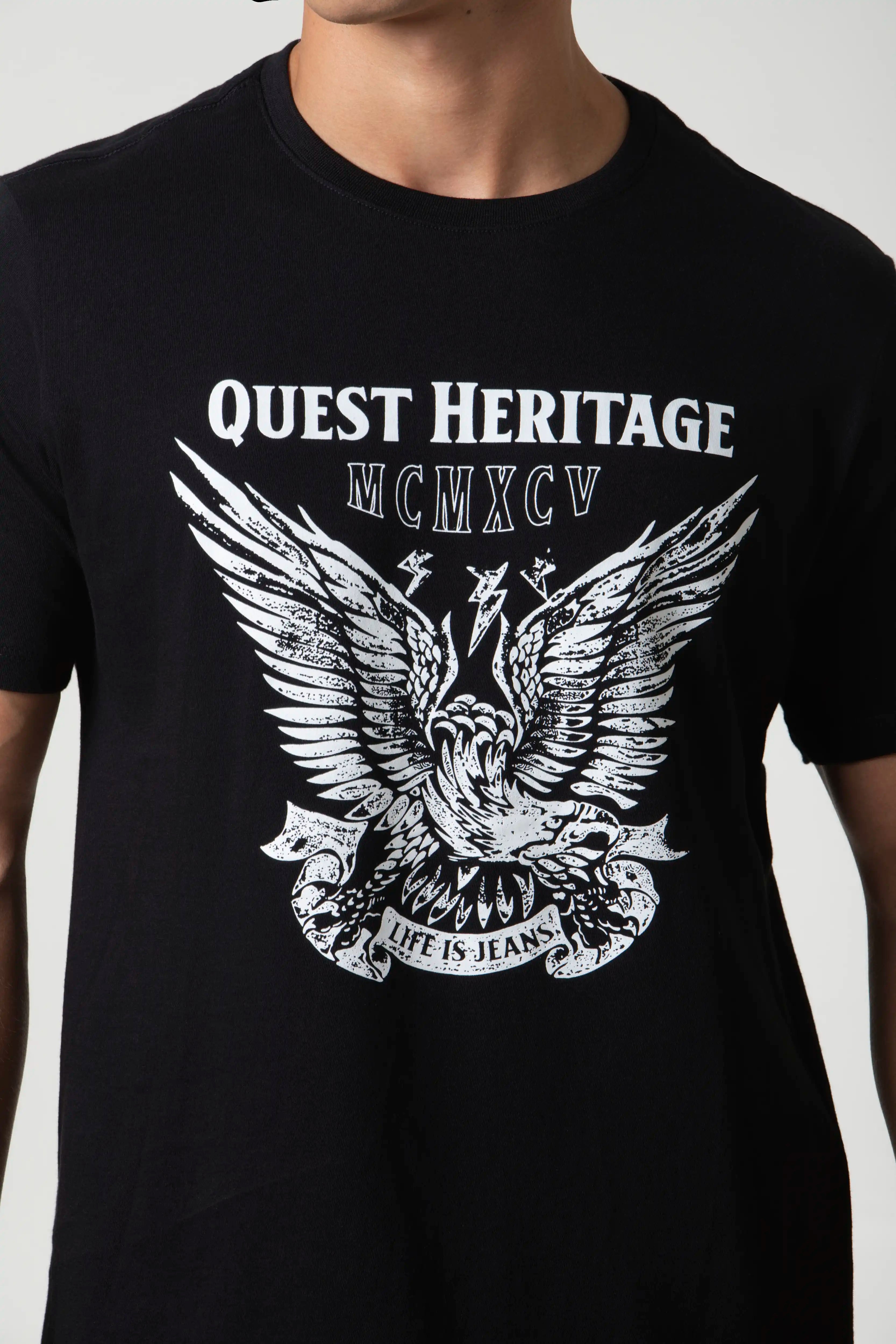 CAMISETA ESPECIAL ESTAMPADO LOCALIZADO COLOR NEGRO