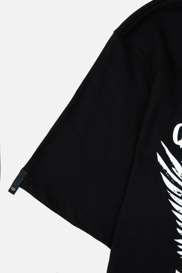 CAMISETA ESPECIAL ESTAMPADO LOCALIZADO COLOR NEGRO