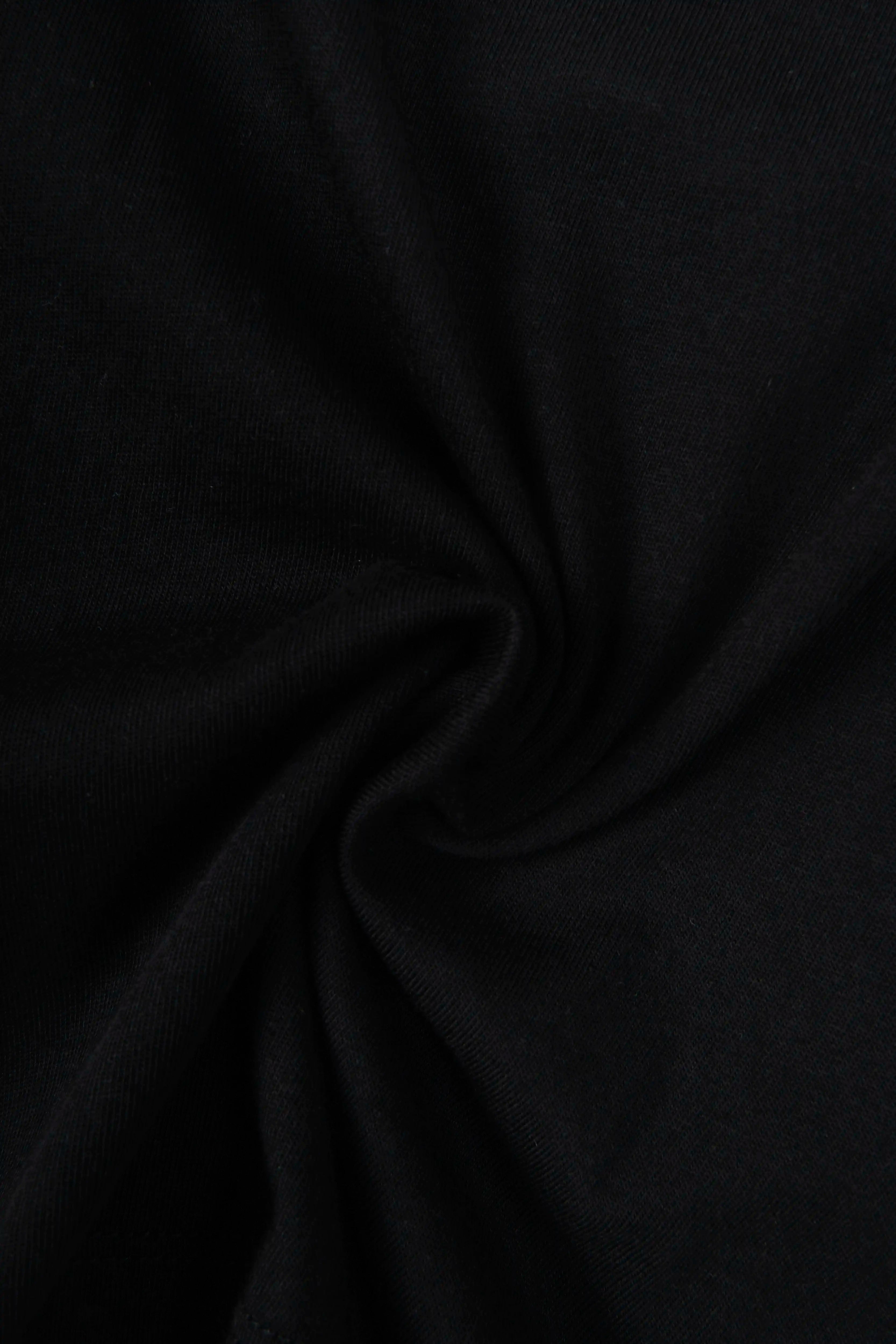 CAMISETA ESPECIAL ESTAMPADO LOCALIZADO COLOR NEGRO