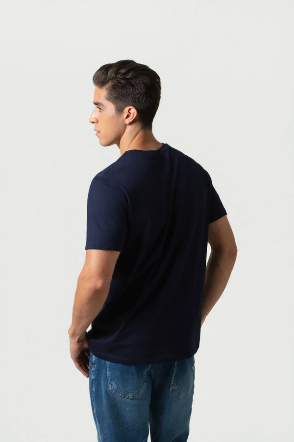 CAMISETA ESPECIAL ESTAMPADO LOCALIZADO COLOR AZUL OSCURO