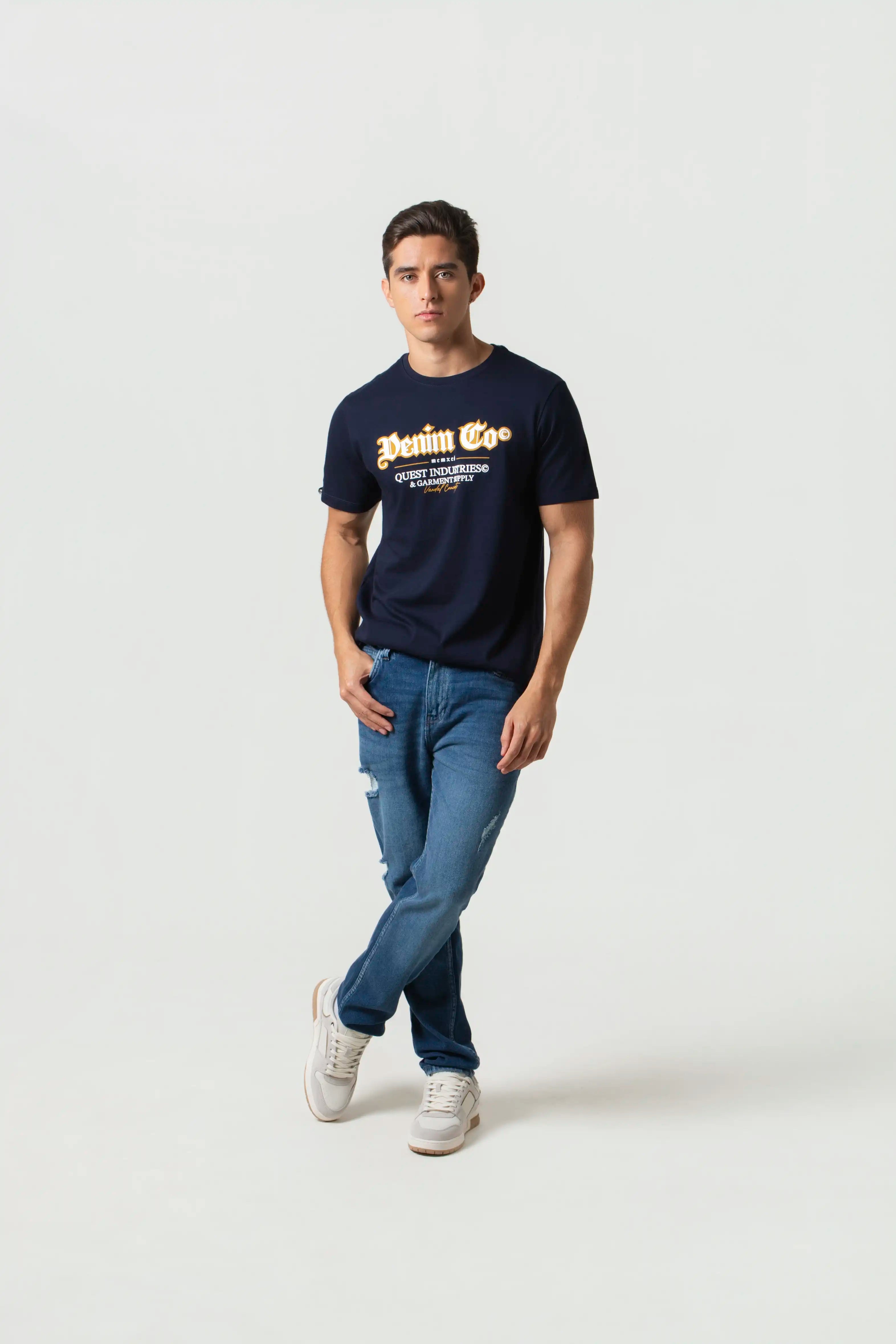 CAMISETA ESPECIAL ESTAMPADO LOCALIZADO COLOR AZUL OSCURO