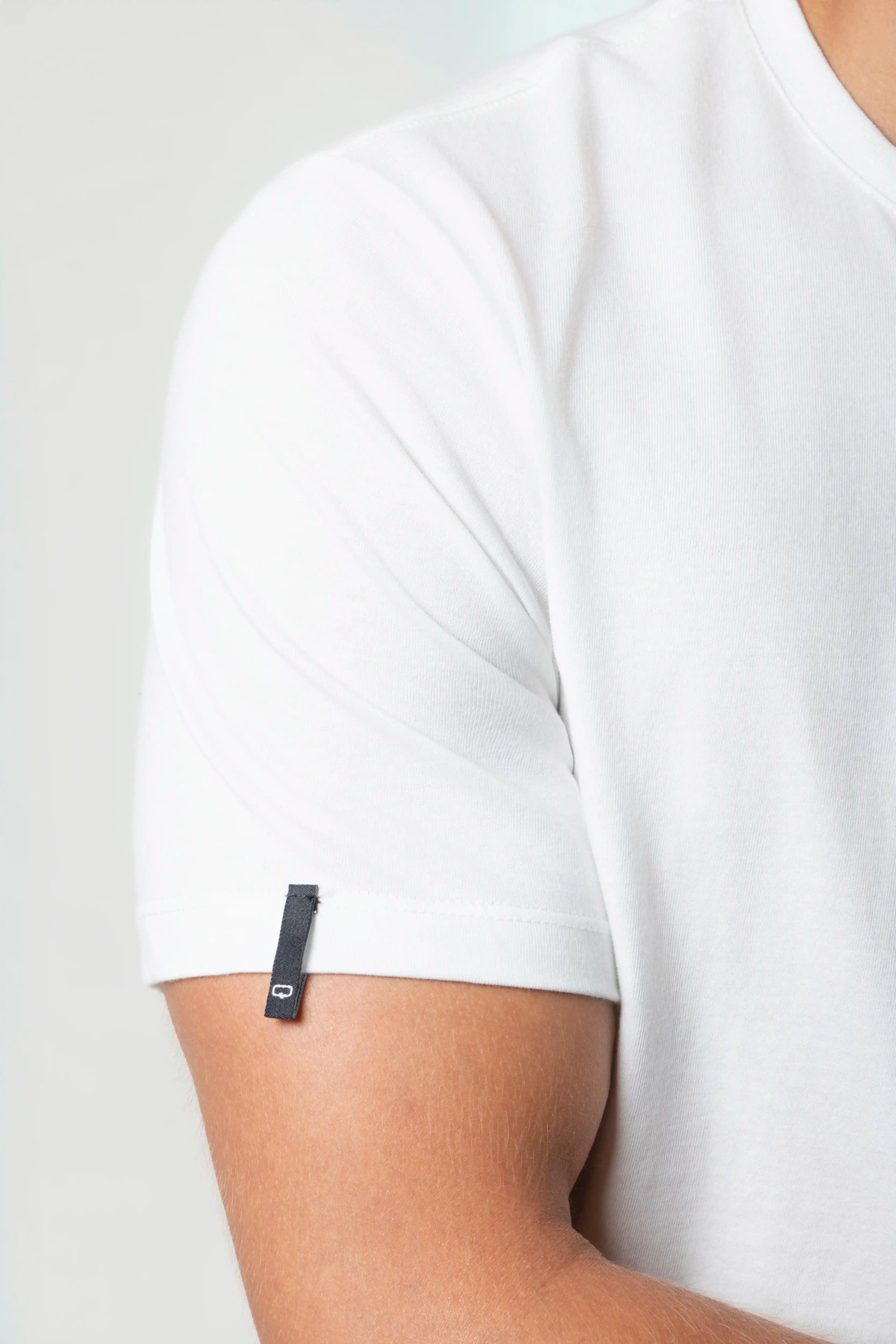 CAMISETA ESPECIAL ESTAMPADO LOCALIZADO COLOR IVORY