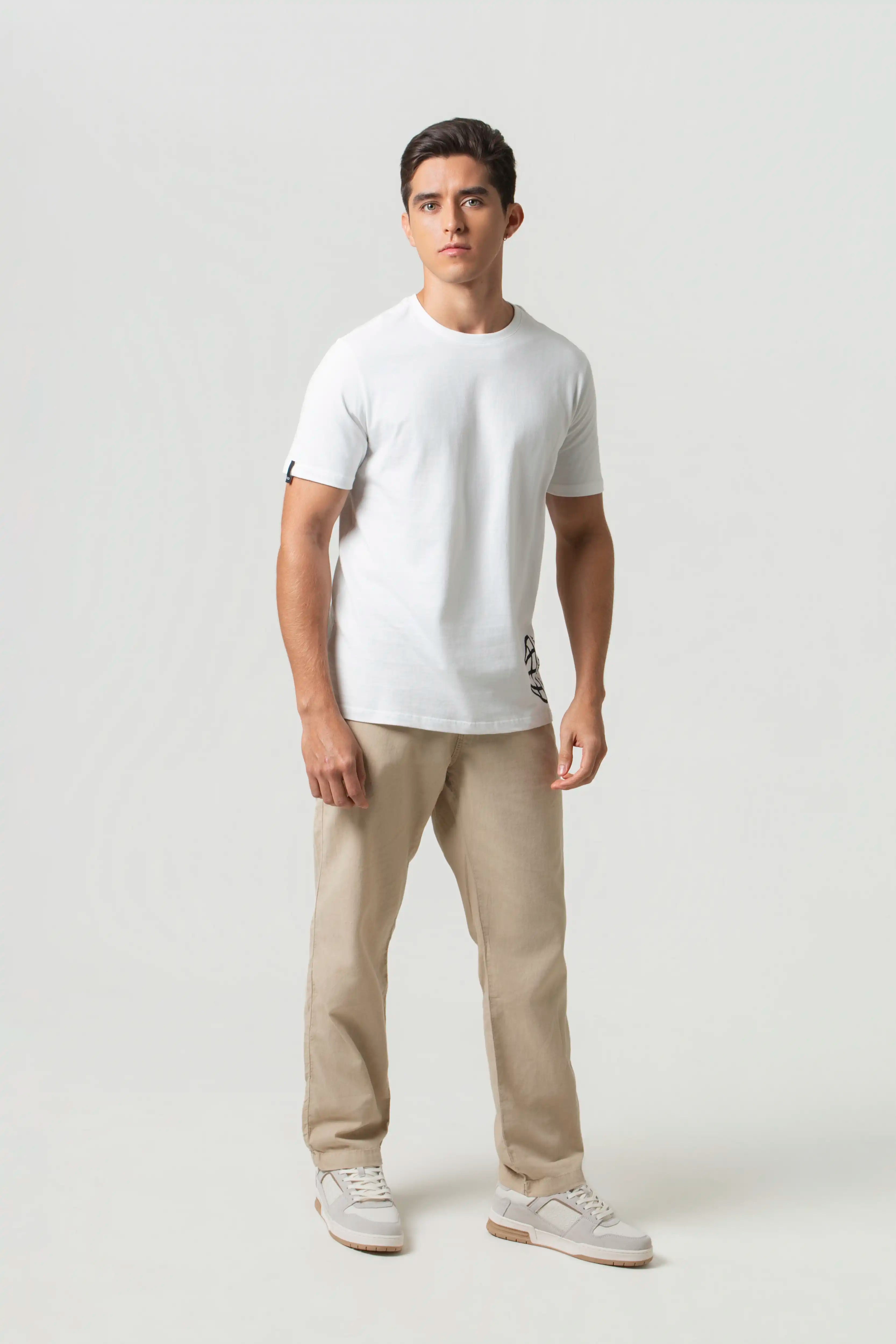 CAMISETA ESPECIAL ESTAMPADO LOCALIZADO COLOR IVORY