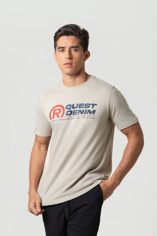 CAMISETA ESPECIAL ESTAMPADO LOCALIZADO COLOR WHITECAP GRAY